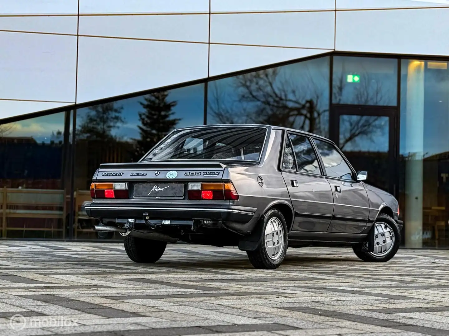 Peugeot 305 Automatic Gri - 2