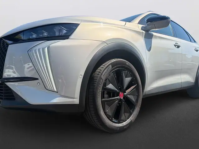 DS Automobiles DS 7 view 9