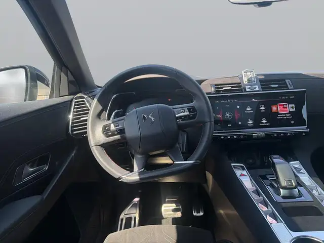DS Automobiles DS 7 view 13