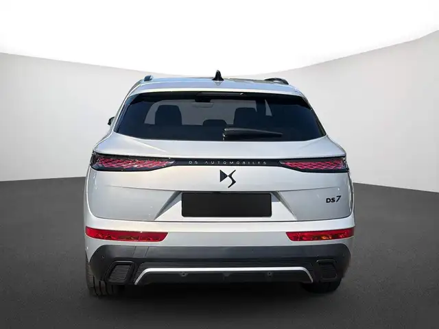 DS Automobiles DS 7 view 3