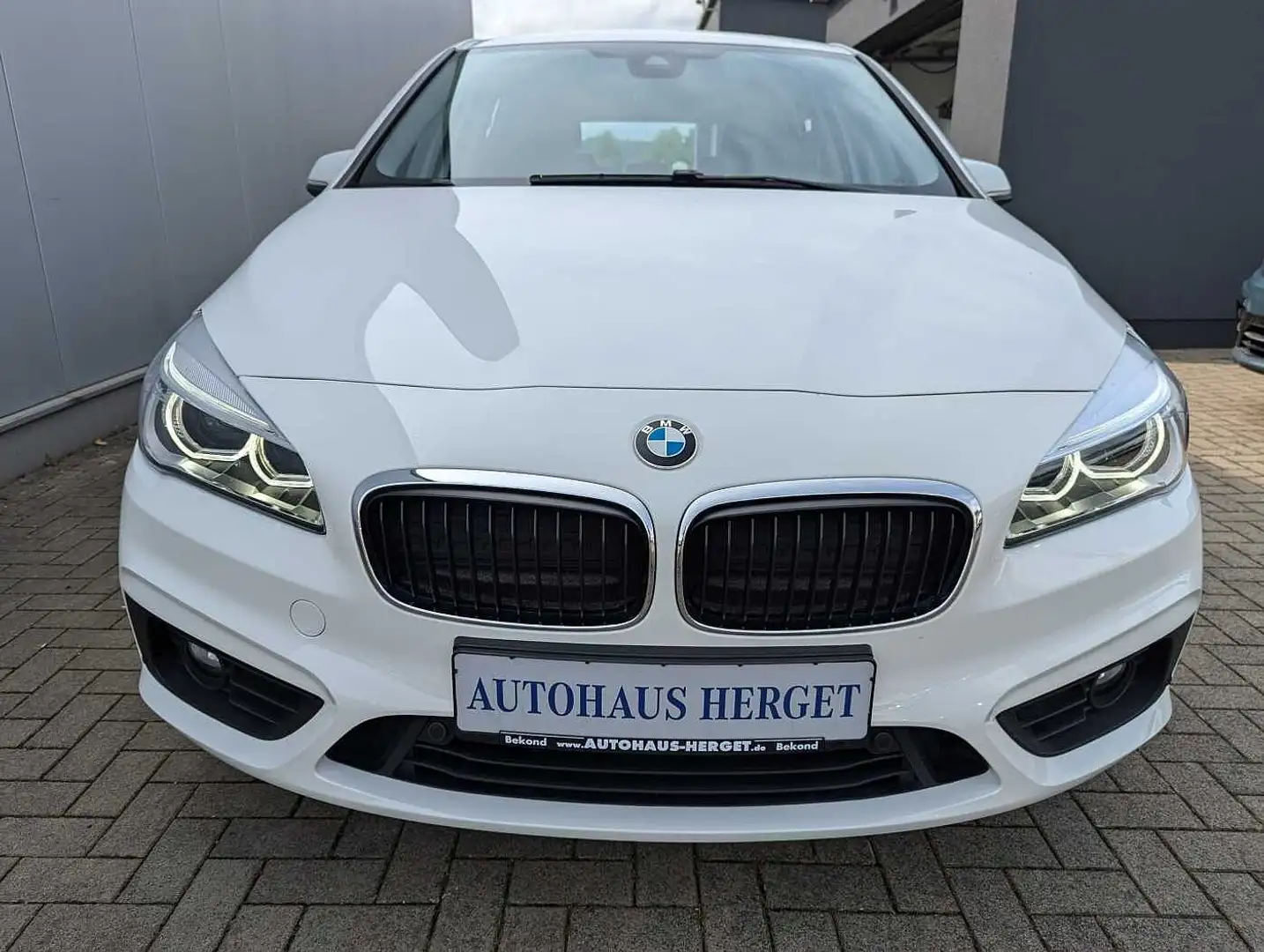 BMW 218 d Active Tourer Aut. Advantage 1.Hand/LED/AHK/PDC/ Weiß - 2