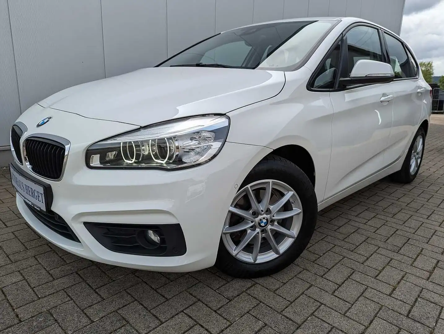 BMW 218 d Active Tourer Aut. Advantage 1.Hand/LED/AHK/PDC/ Weiß - 1