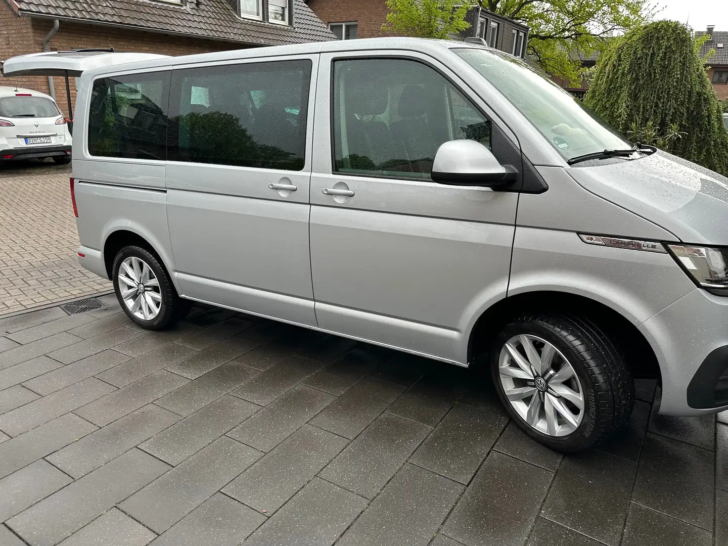 Volkswagen T6.1 Caravelle Caravelle T6.1 DSG Kurz Comfortline Срібний - 1