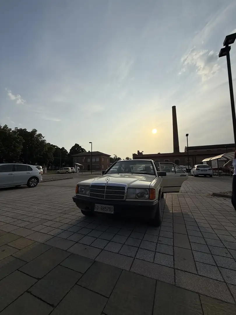 Mercedes-Benz 190 2.0 105cv - 1