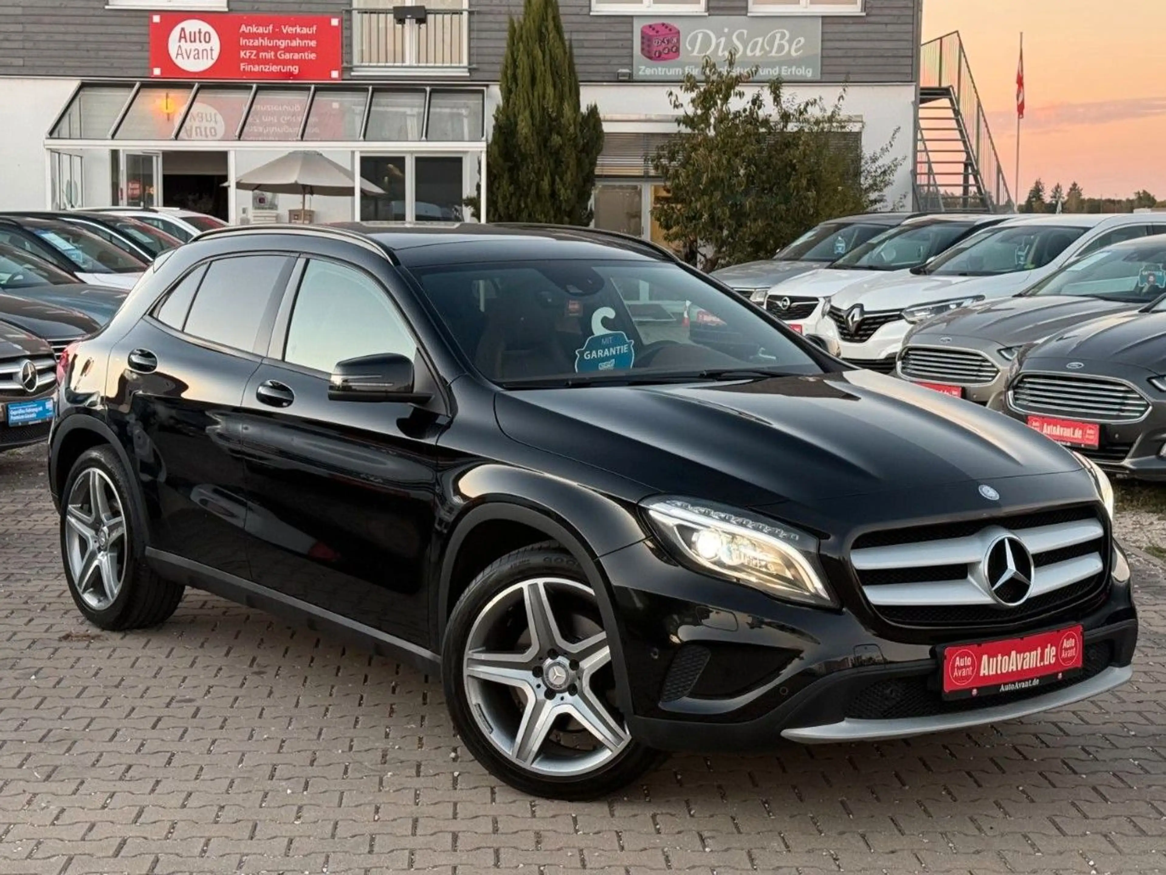 Mercedes-Benz GLA 250 4Matic*AUTOMATIK*LEDER*PANO-DACH*SHZ*GRA