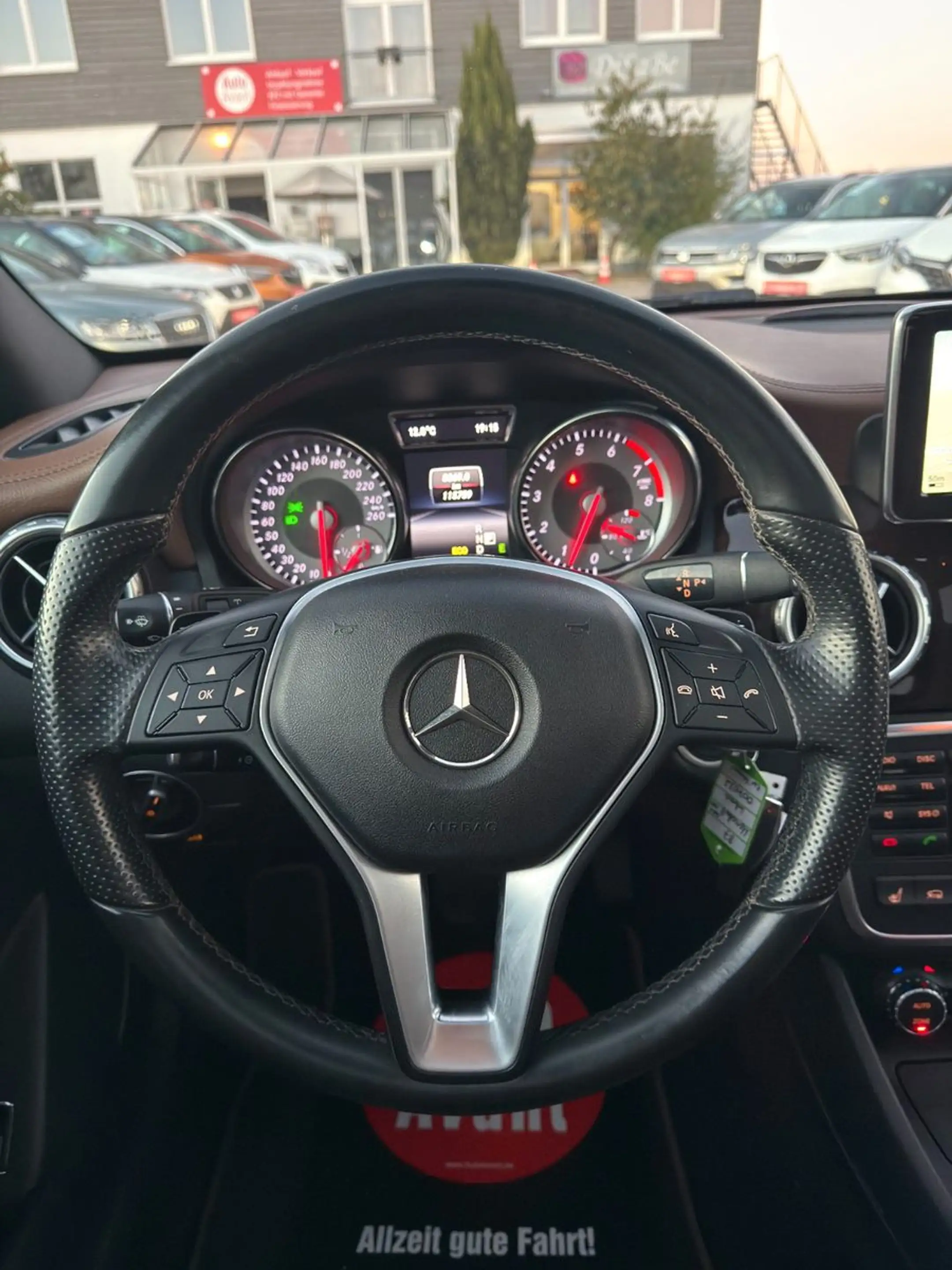 Mercedes-Benz GLA 250 4Matic*AUTOMATIK*LEDER*PANO-DACH*SHZ*GRA — photo 13