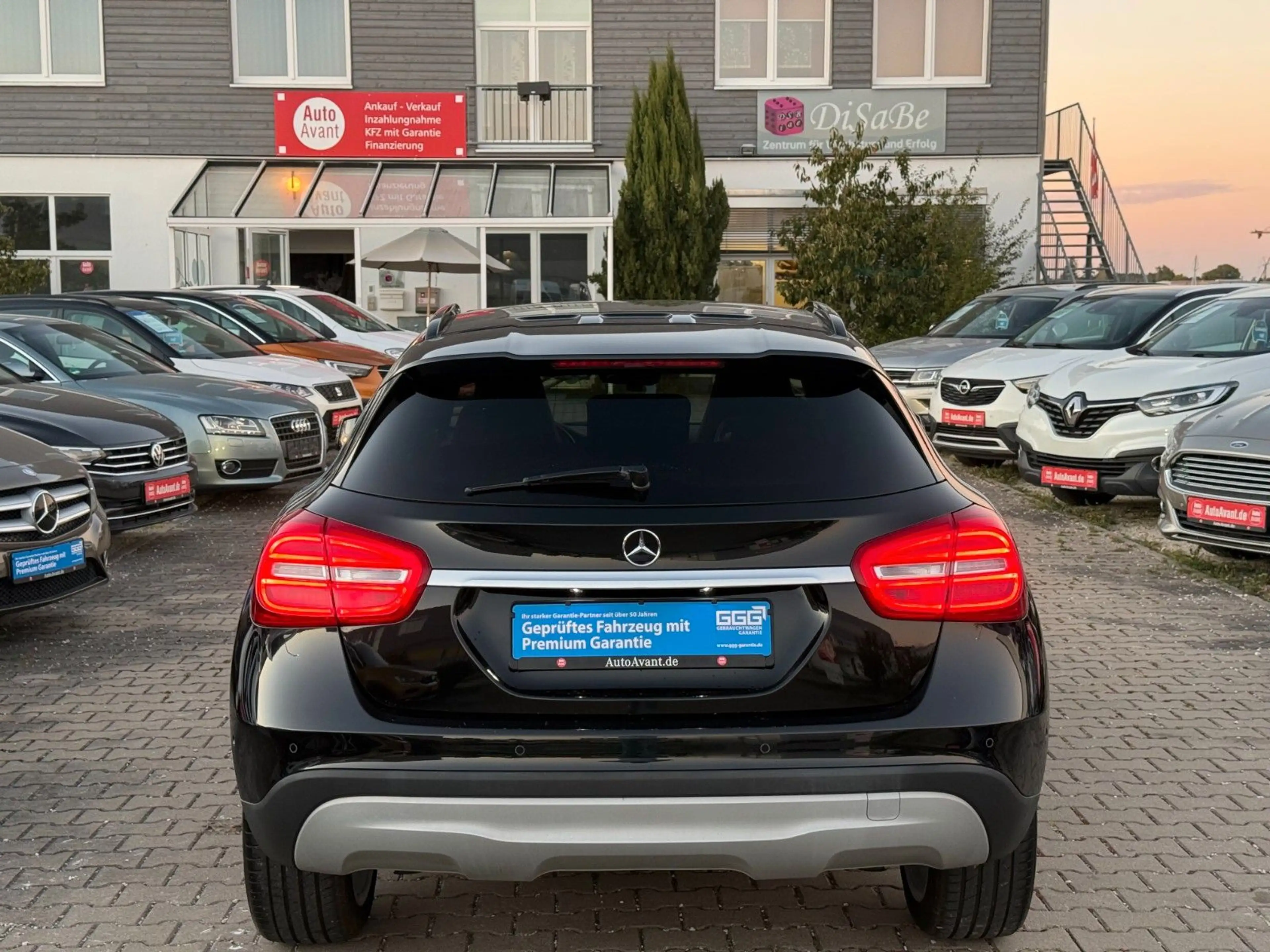 Mercedes-Benz GLA 250 4Matic*AUTOMATIK*LEDER*PANO-DACH*SHZ*GRA — photo 6