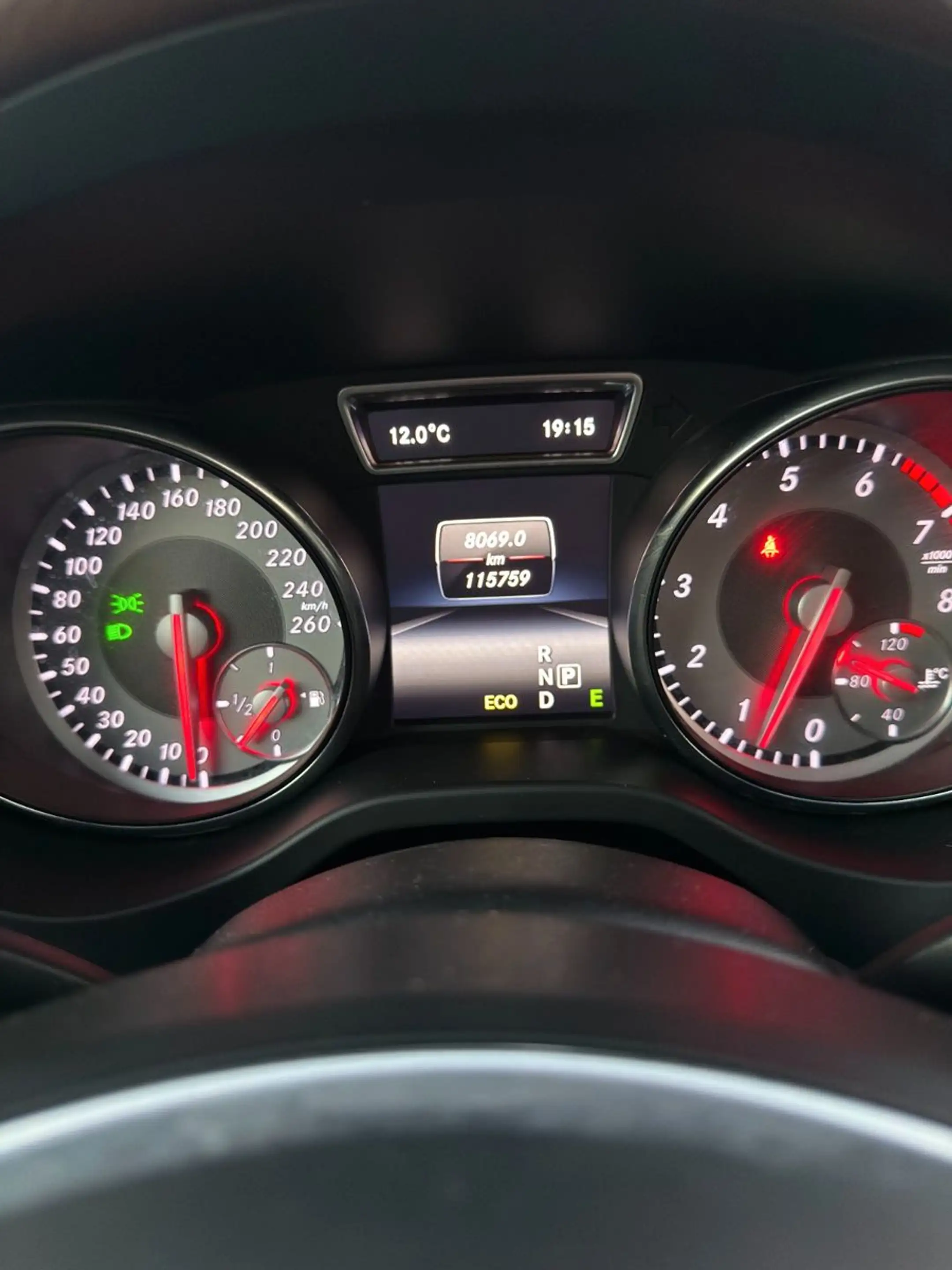 Mercedes-Benz GLA 250 4Matic*AUTOMATIK*LEDER*PANO-DACH*SHZ*GRA — photo 14