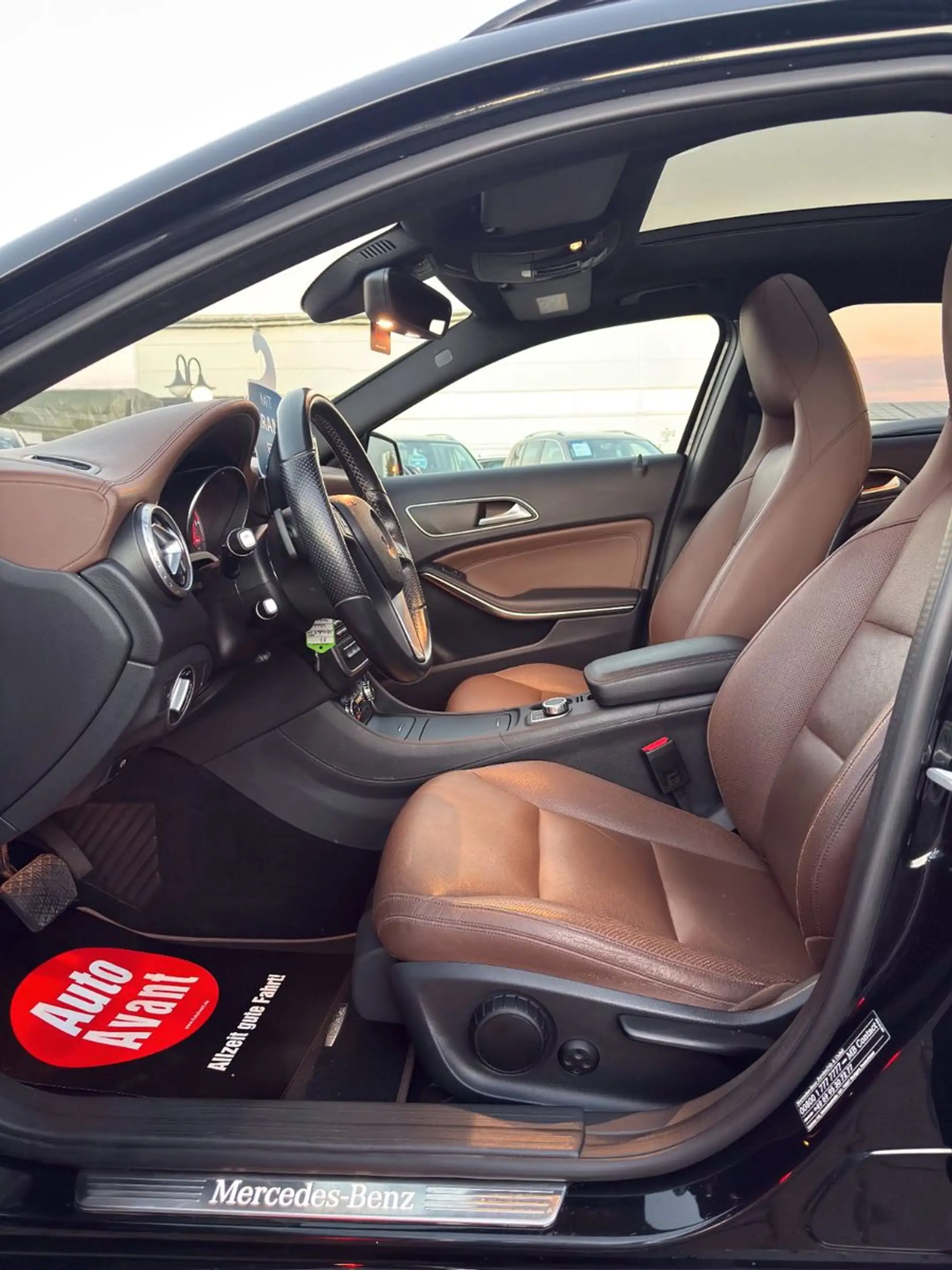Mercedes-Benz GLA 250 4Matic*AUTOMATIK*LEDER*PANO-DACH*SHZ*GRA — photo 11
