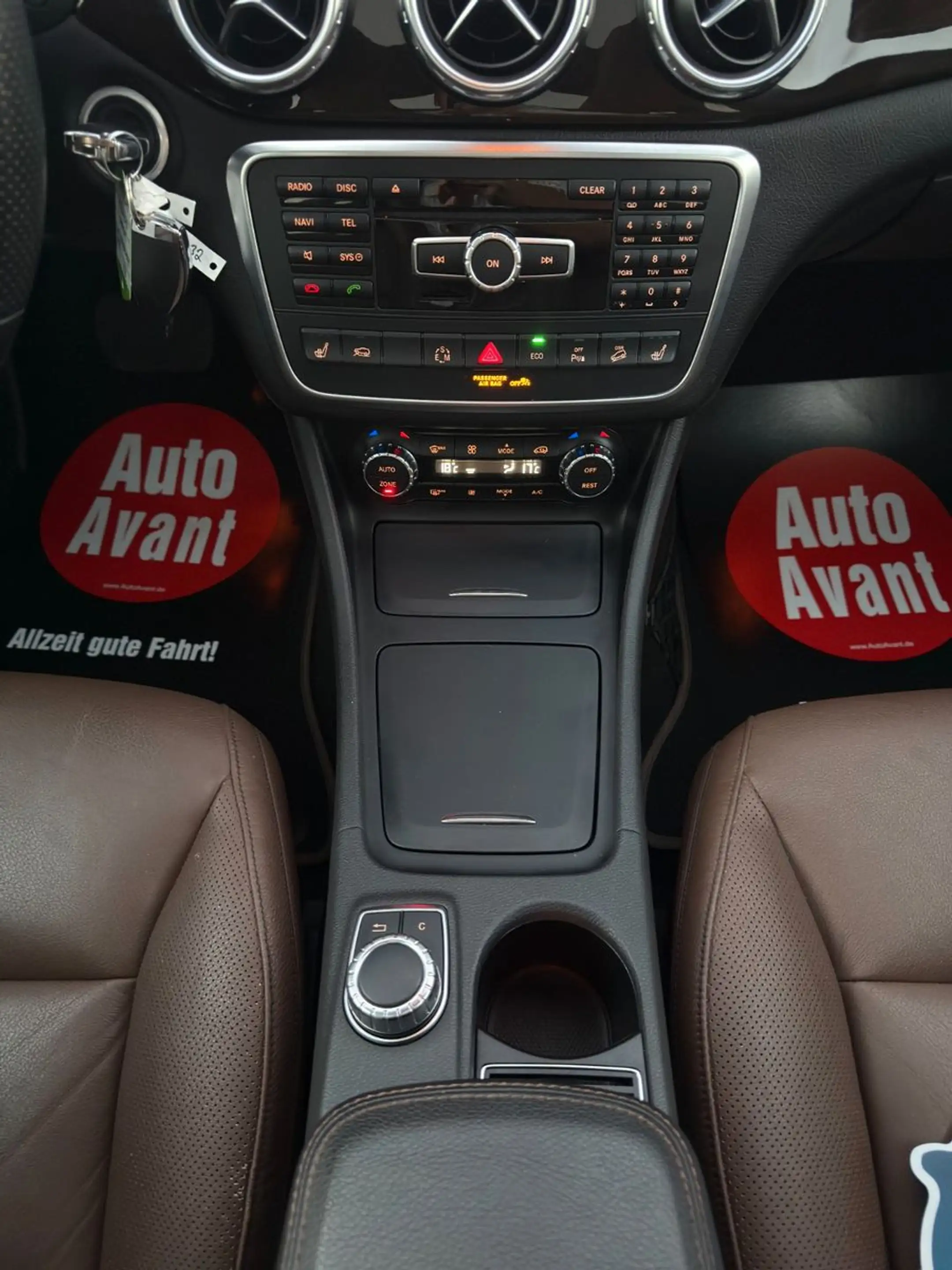 Mercedes-Benz GLA 250 4Matic*AUTOMATIK*LEDER*PANO-DACH*SHZ*GRA — photo 15
