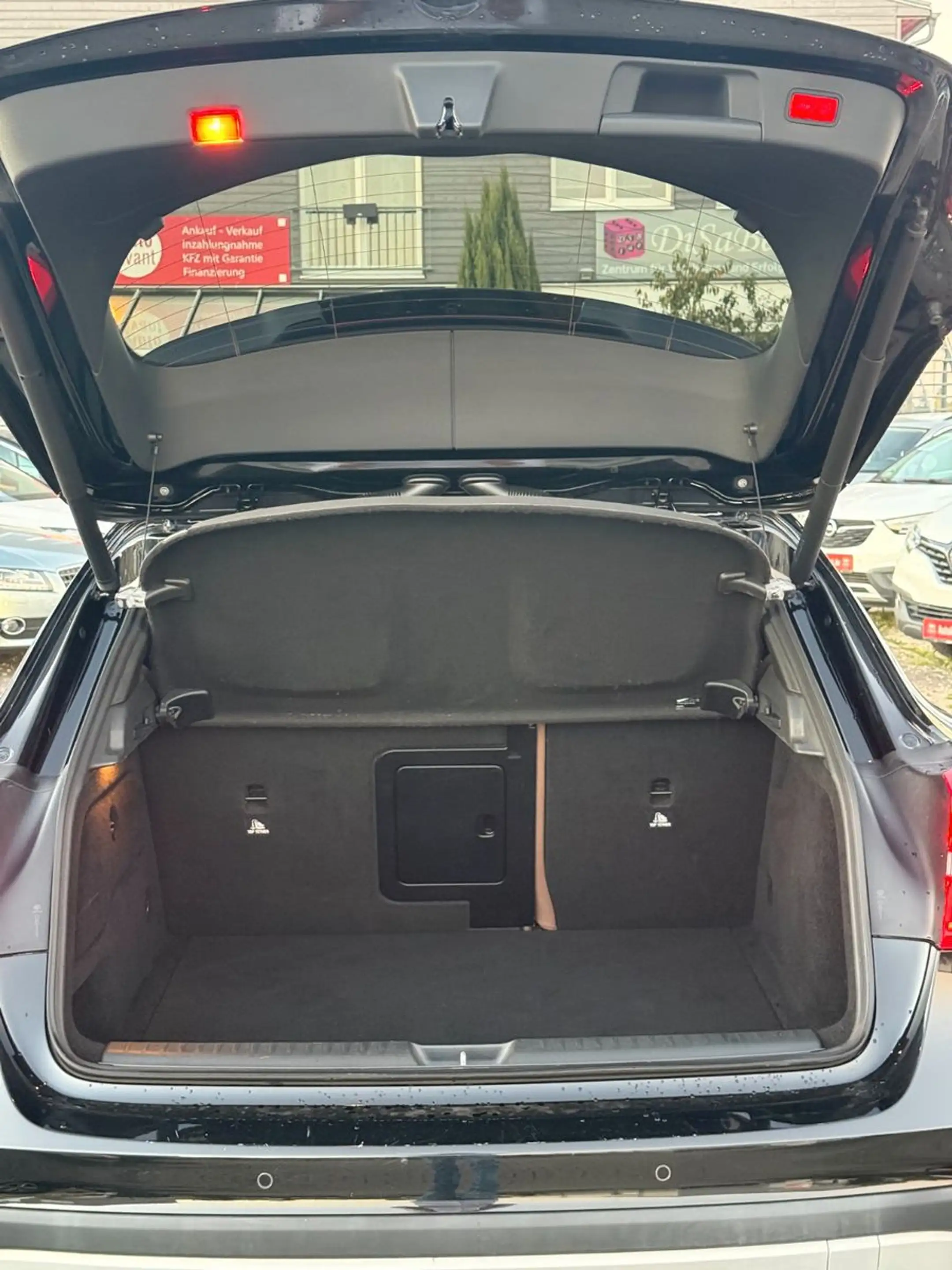 Mercedes-Benz GLA 250 4Matic*AUTOMATIK*LEDER*PANO-DACH*SHZ*GRA — photo 8