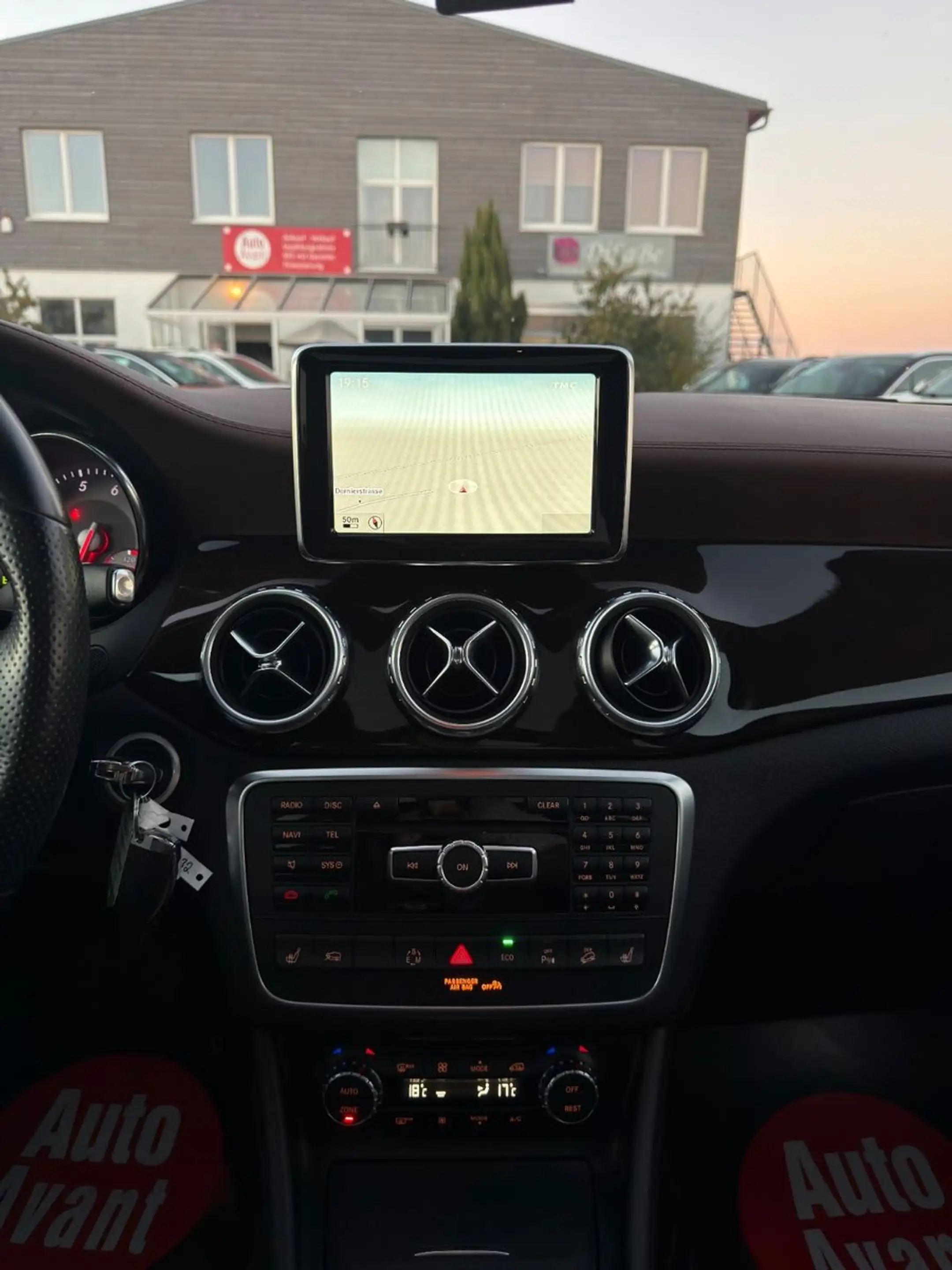 Mercedes-Benz GLA 250 4Matic*AUTOMATIK*LEDER*PANO-DACH*SHZ*GRA — photo 10