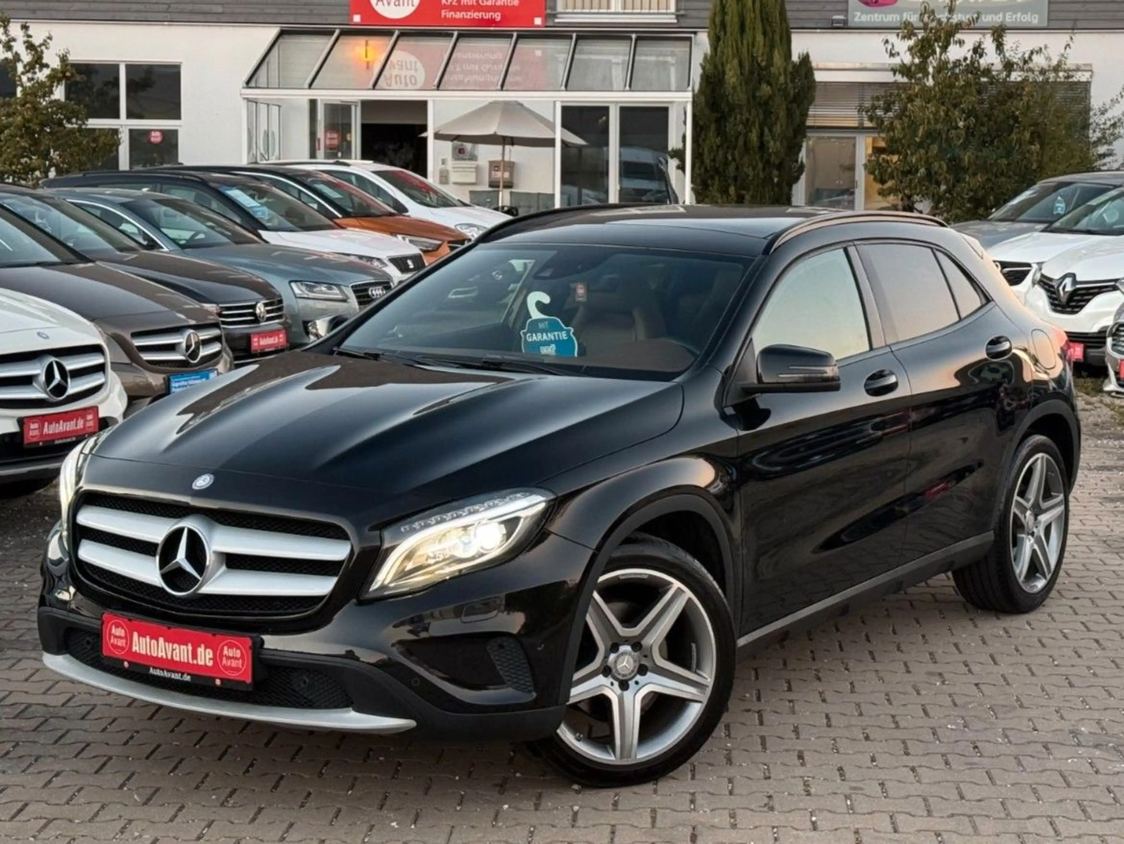 Mercedes-Benz GLA 250 4Matic*AUTOMATIK*LEDER*PANO-DACH*SHZ*GRA — photo 3