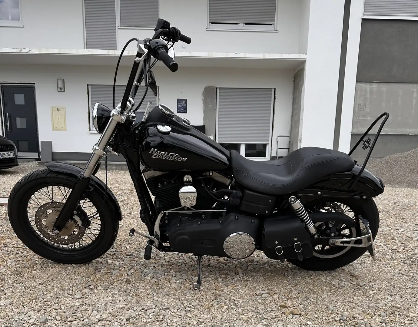 Harley-Davidson Dyna Street Bob - 1