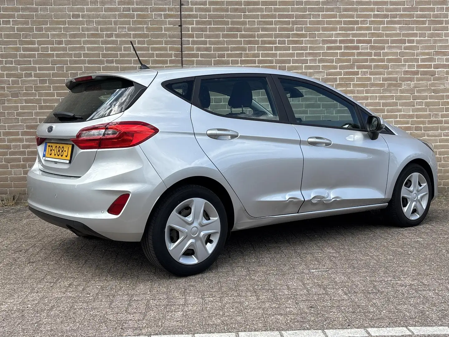 Ford Fiesta 1.1 Trend € 4.450,- NETTO | Cruise | Climate | Nav Grijs - 2