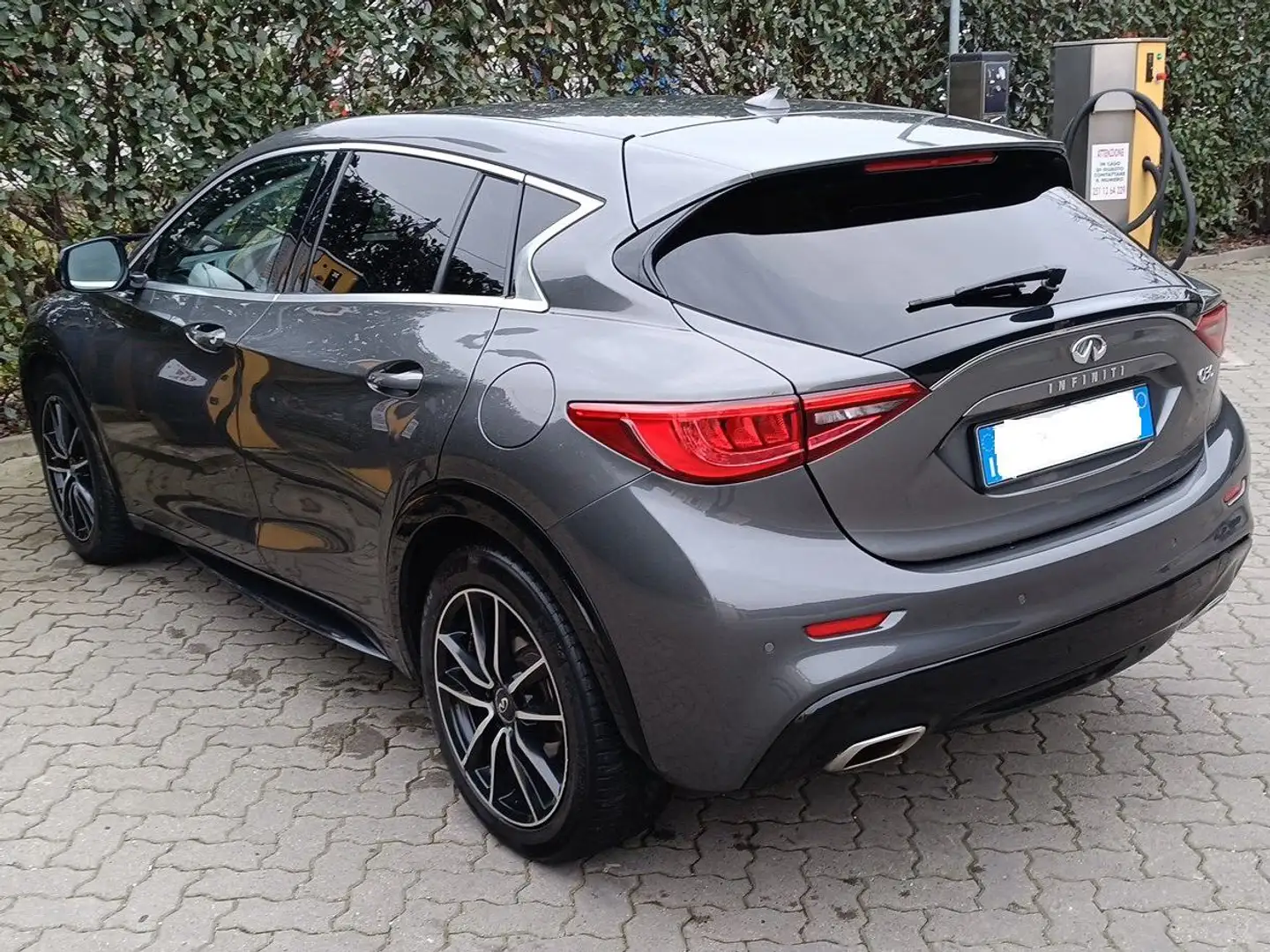 Infiniti Q30 Q30 1.5d Premium City Black 109cv Szürke - 2