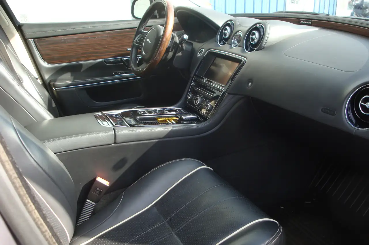Jaguar XJ снимка Jaguar XJ