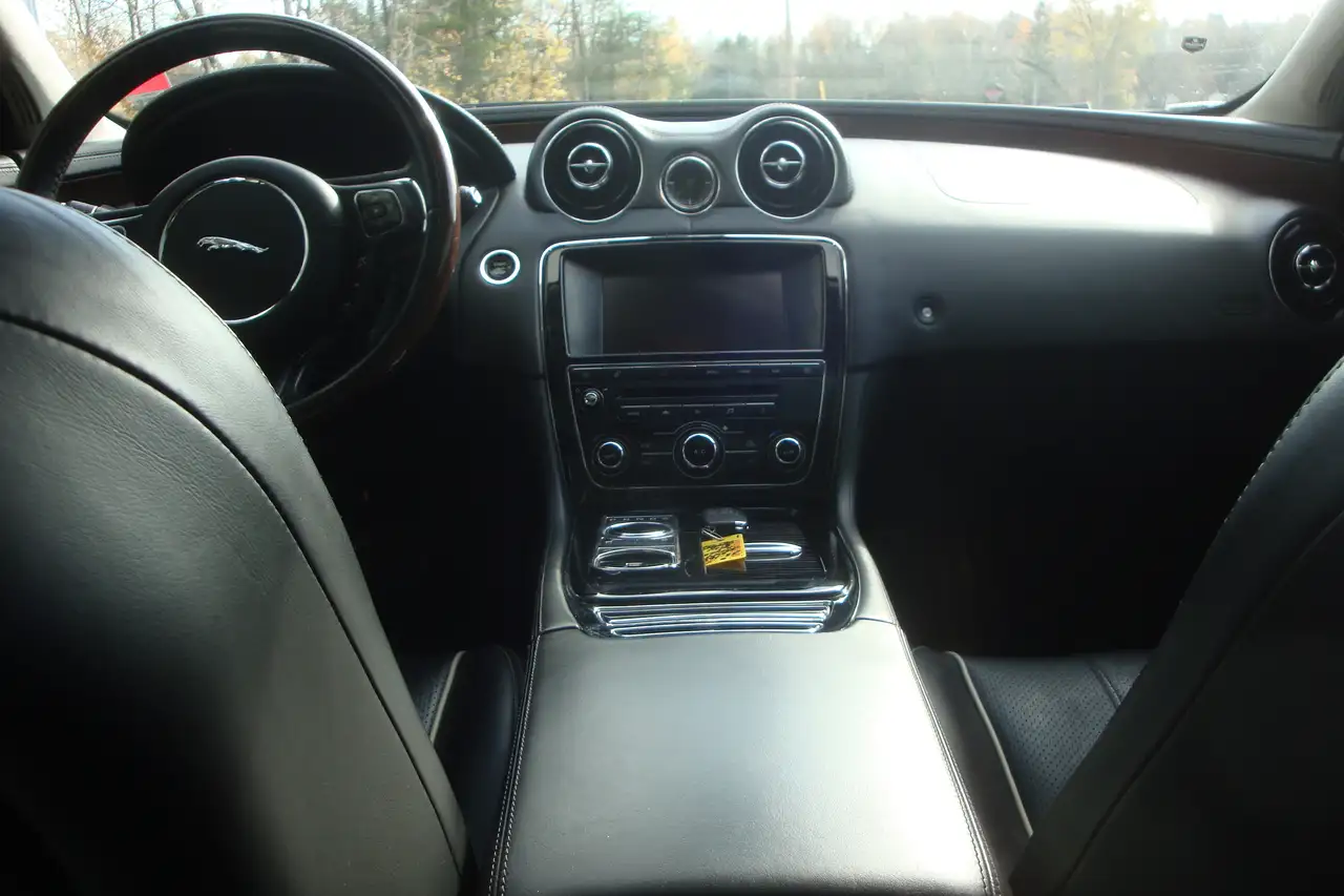 Jaguar XJ снимка Jaguar XJ