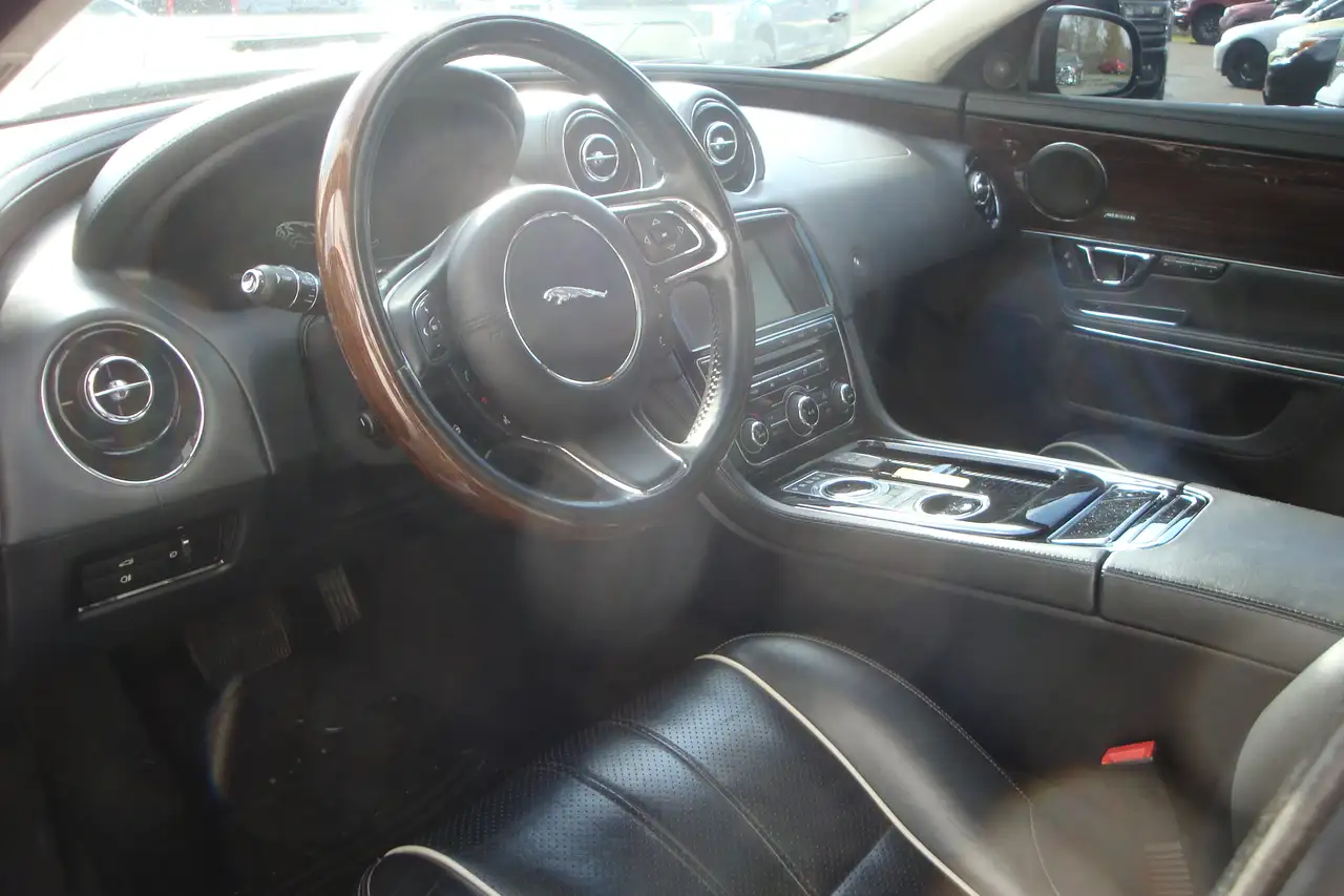 Jaguar XJ снимка Jaguar XJ