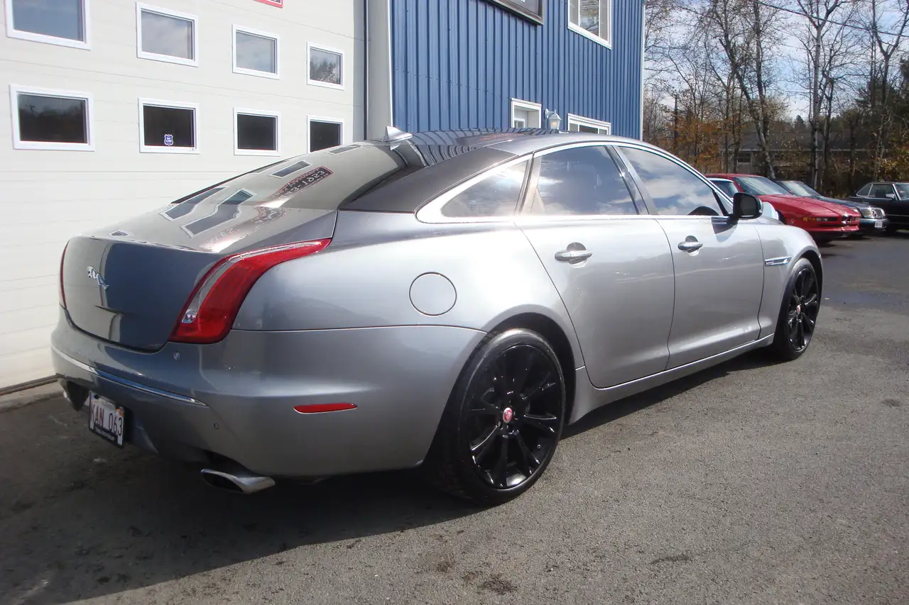 Jaguar XJ снимка Jaguar XJ