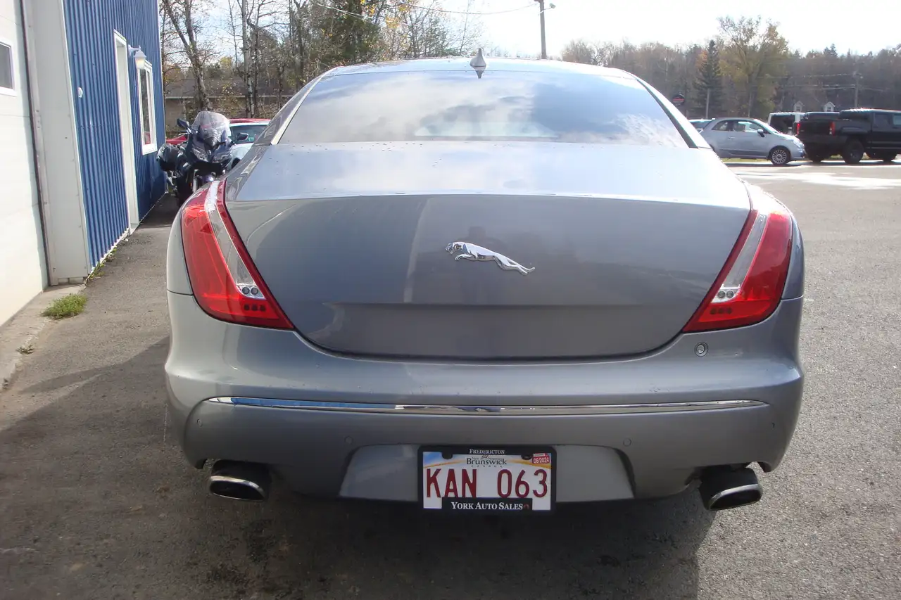 Jaguar XJ снимка Jaguar XJ