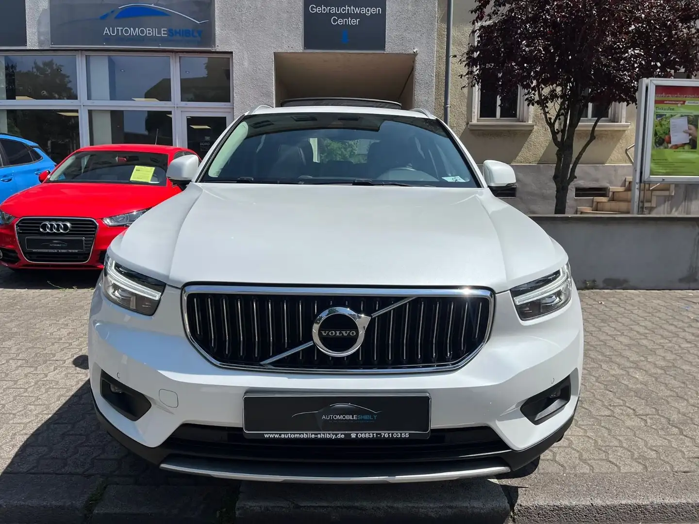 Volvo XC40 Inscription T3 Automatik, Leder, PANORAMA Weiß - 2