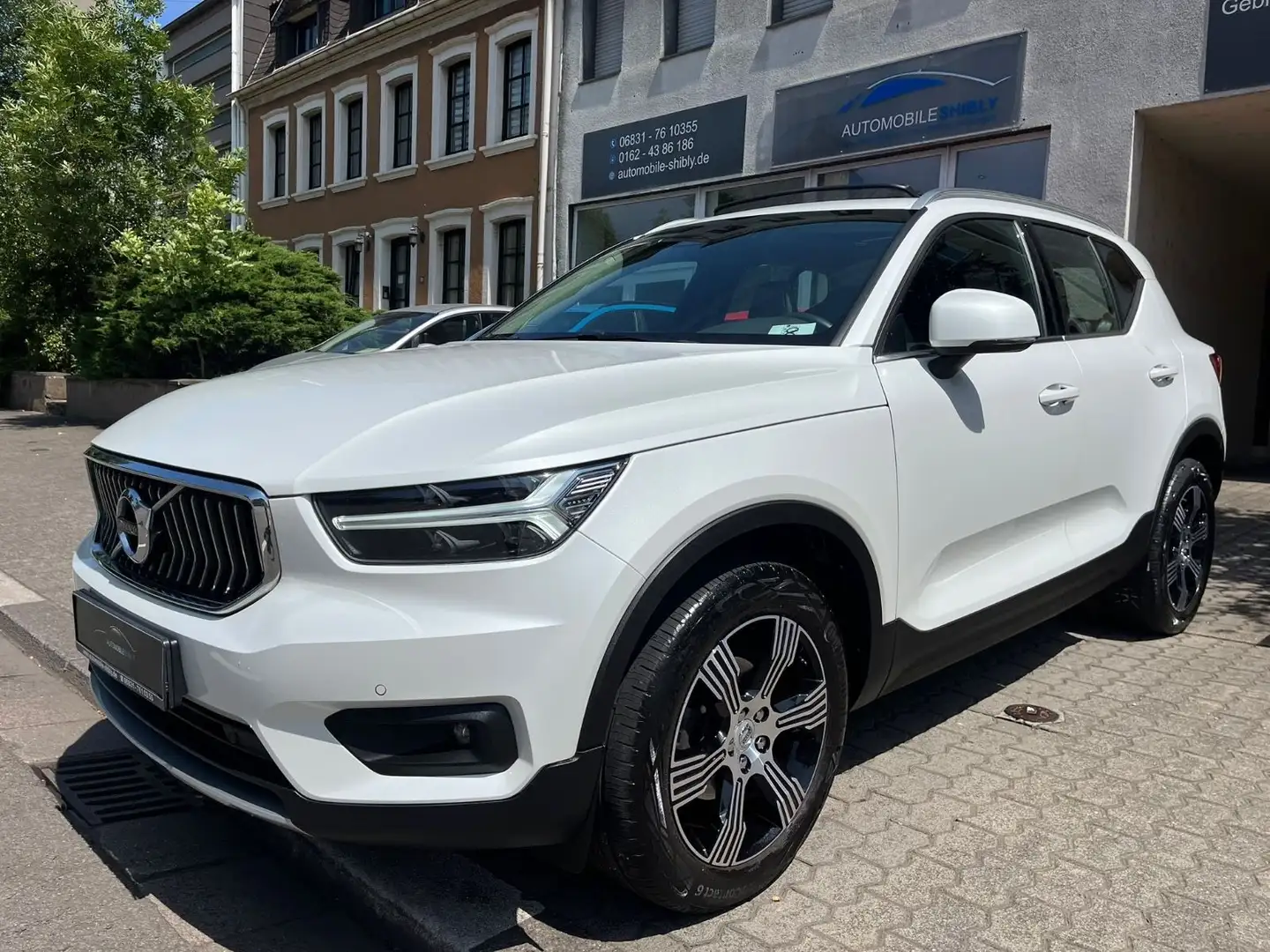 Volvo XC40 Inscription T3 Automatik, Leder, PANORAMA Weiß - 1