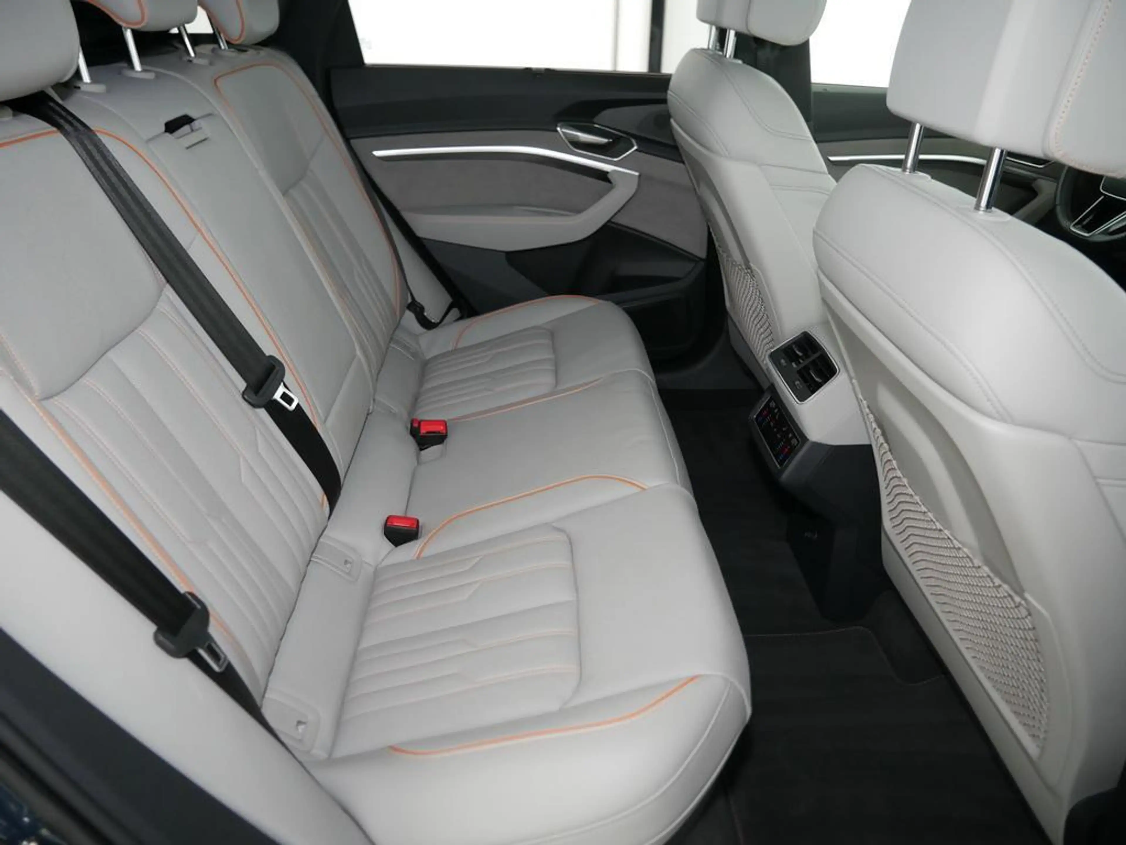 Audi Q8 e-tron 55 quattro S line AHK/Pano/LED/Head up/B&O/Navi He — photo 6