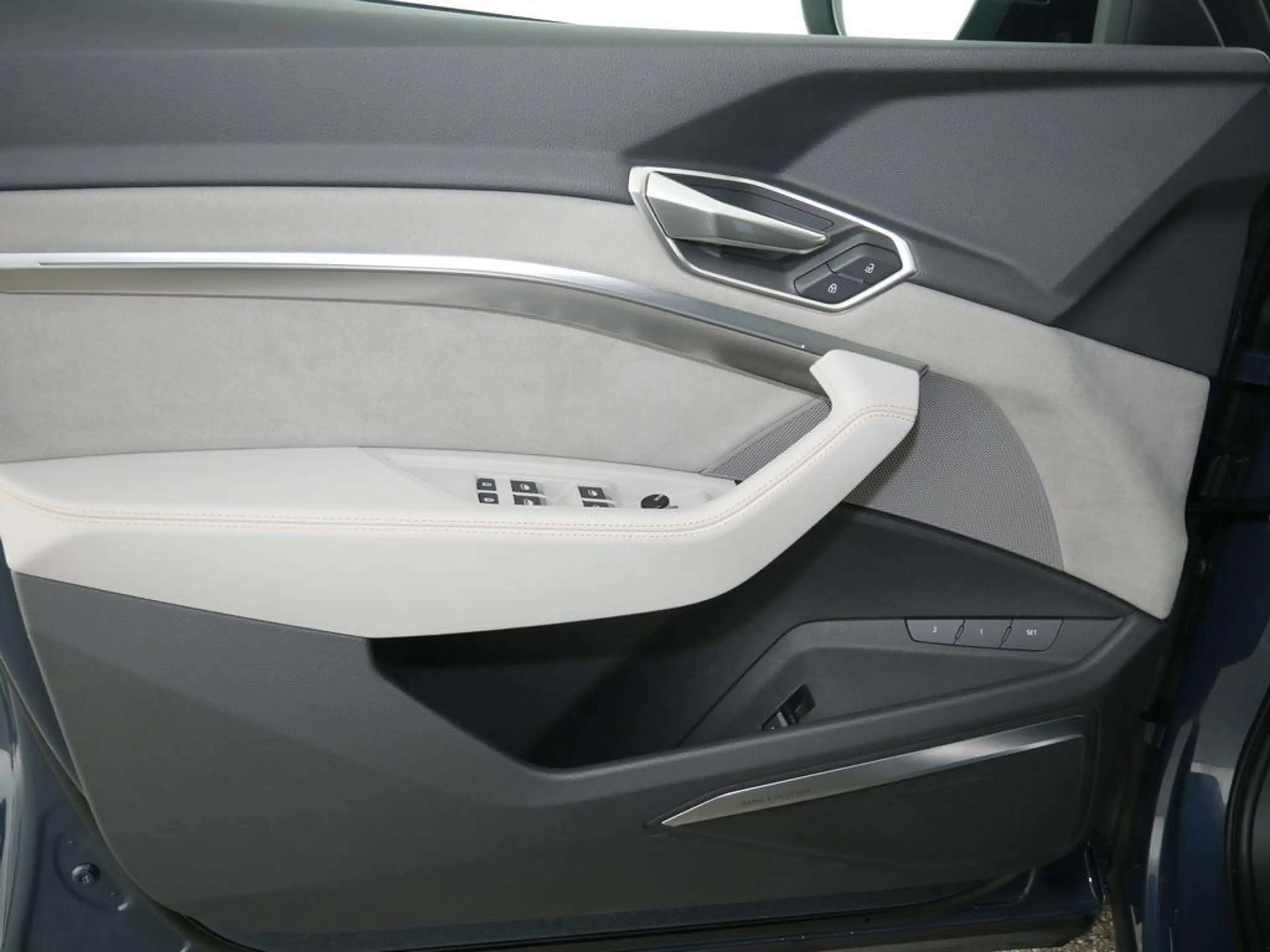 Audi Q8 e-tron 55 quattro S line AHK/Pano/LED/Head up/B&O/Navi He — photo 7