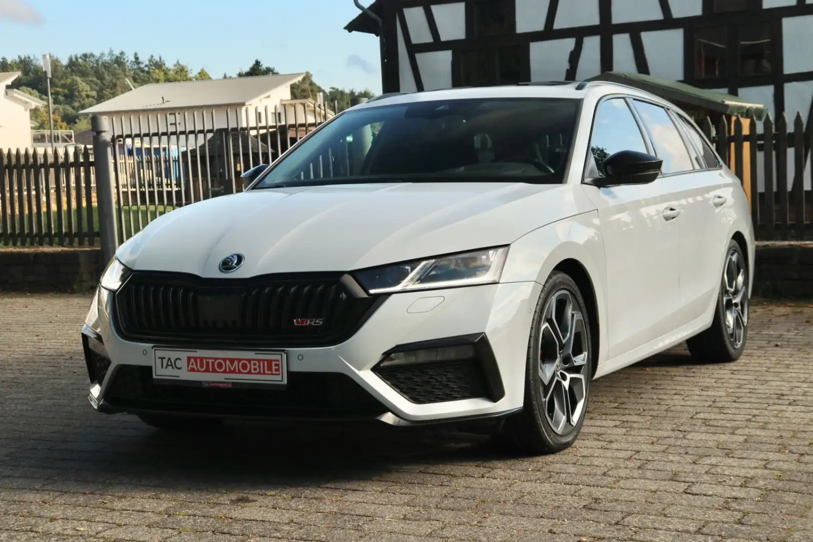 Skoda Octavia Combi RS Plus PANO HUD ACC MEMORY KESSY Weiß - 2