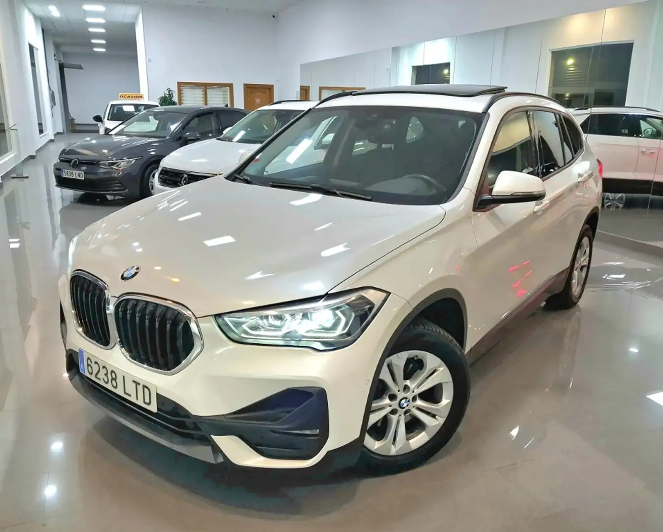 BMW X1 sDrive 18dA Corporate Blanco - 1