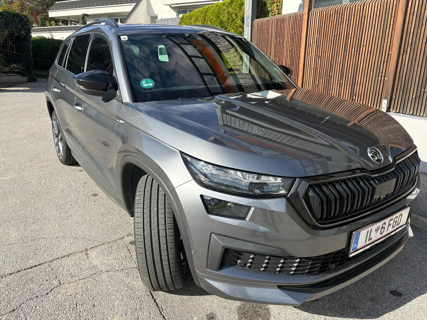 Skoda Kodiaq Kodiaq 2,0 TDI SCR 4x4 Sportline DSG Sportline Grau - 2
