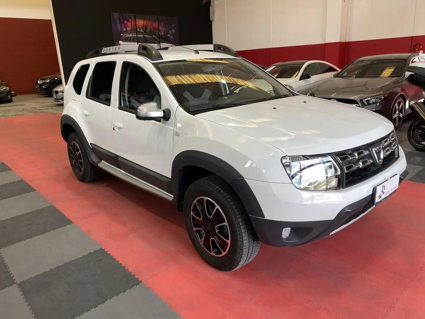 Dacia Duster Duster 1.5 dCi 110CV S&S 4x4 Serie Limitata Urban Bianco - 2