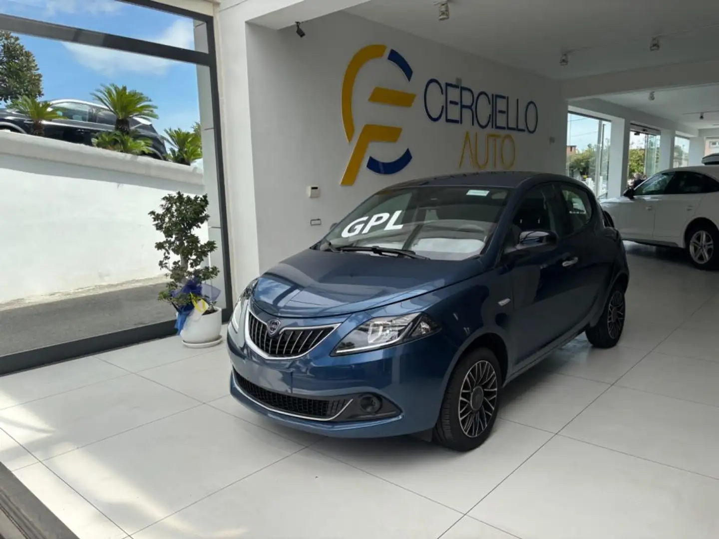 Lancia Ypsilon 1.2 69 CV 5 porte GPL Ecochic tua da €169,00 men Blau - 2