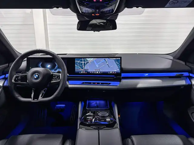 BMW 5 Series view 12