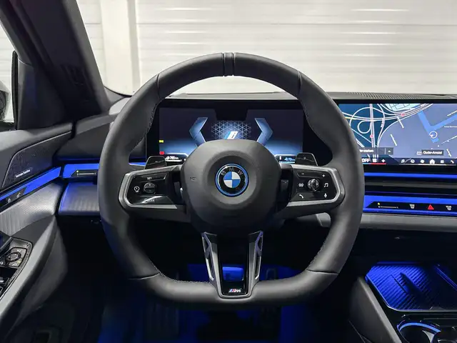 BMW 5 Series view 13