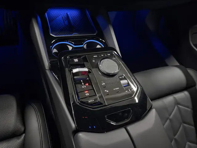 BMW 5 Series view 15