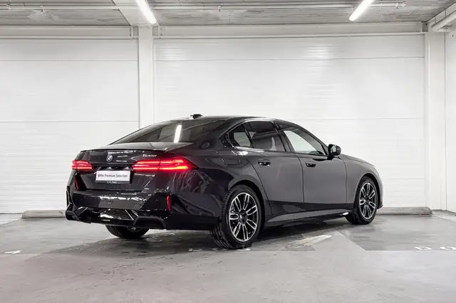 BMW 5 Series view 7