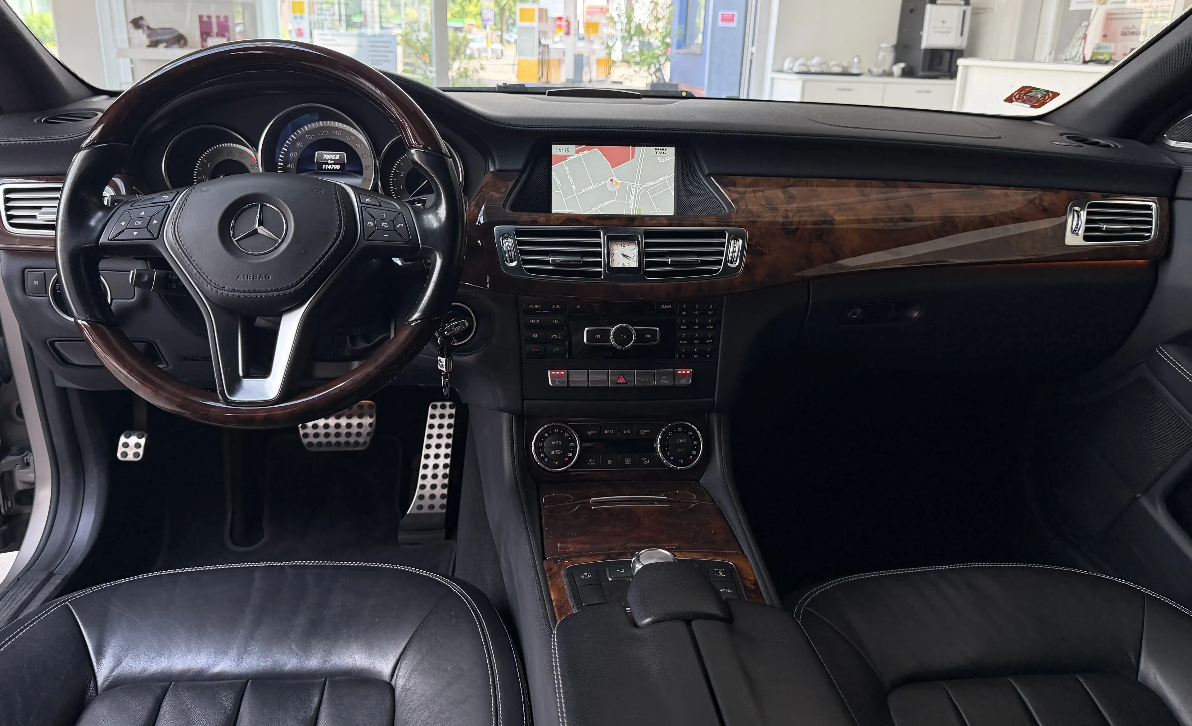 Mercedes-Benz CLS 500 CLS 500 BlueEfficiency AMG Harman Kardon Kamera Schiebedach 2-Hand — photo 10