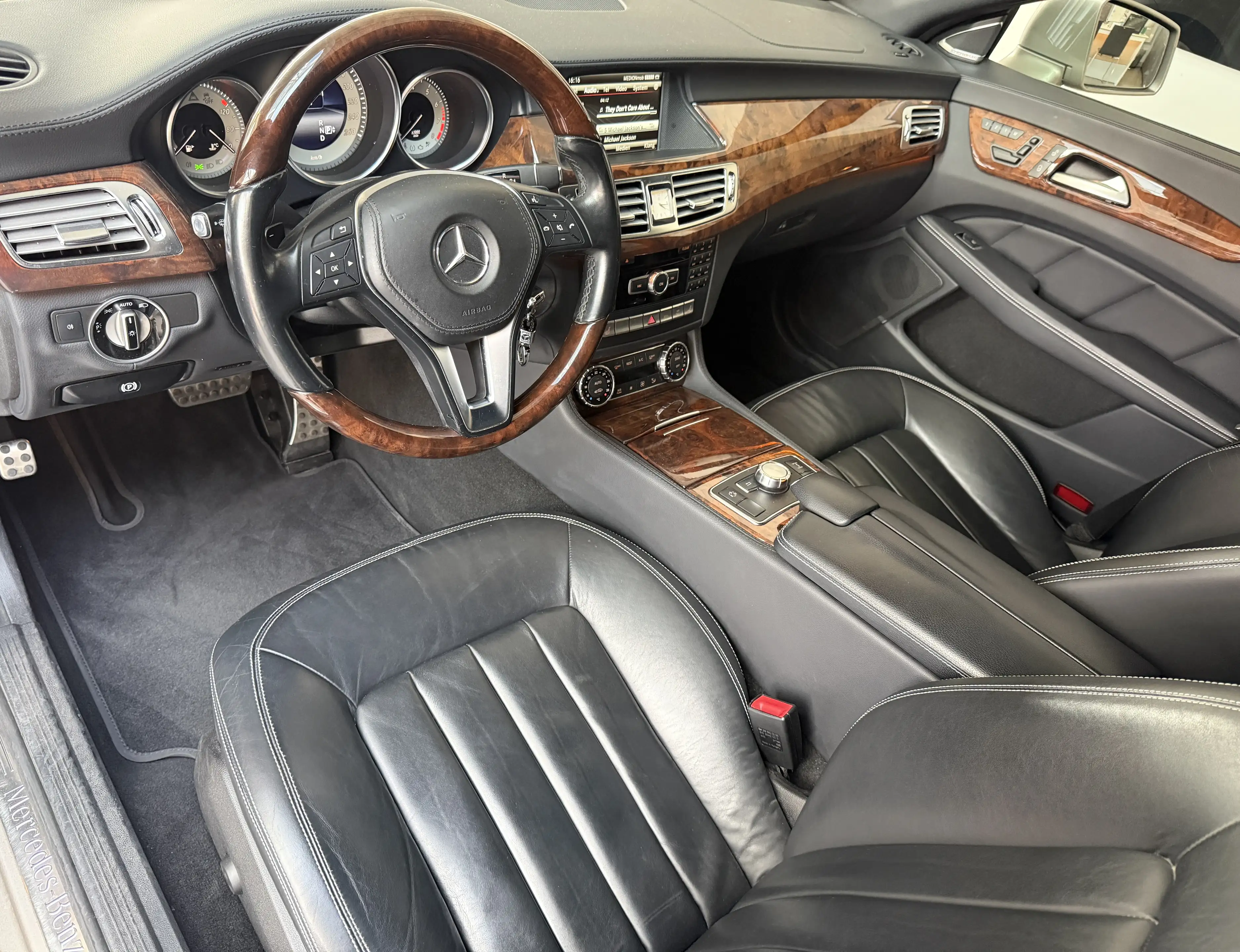 Mercedes-Benz CLS 500 CLS 500 BlueEfficiency AMG Harman Kardon Kamera Schiebedach 2-Hand — photo 5