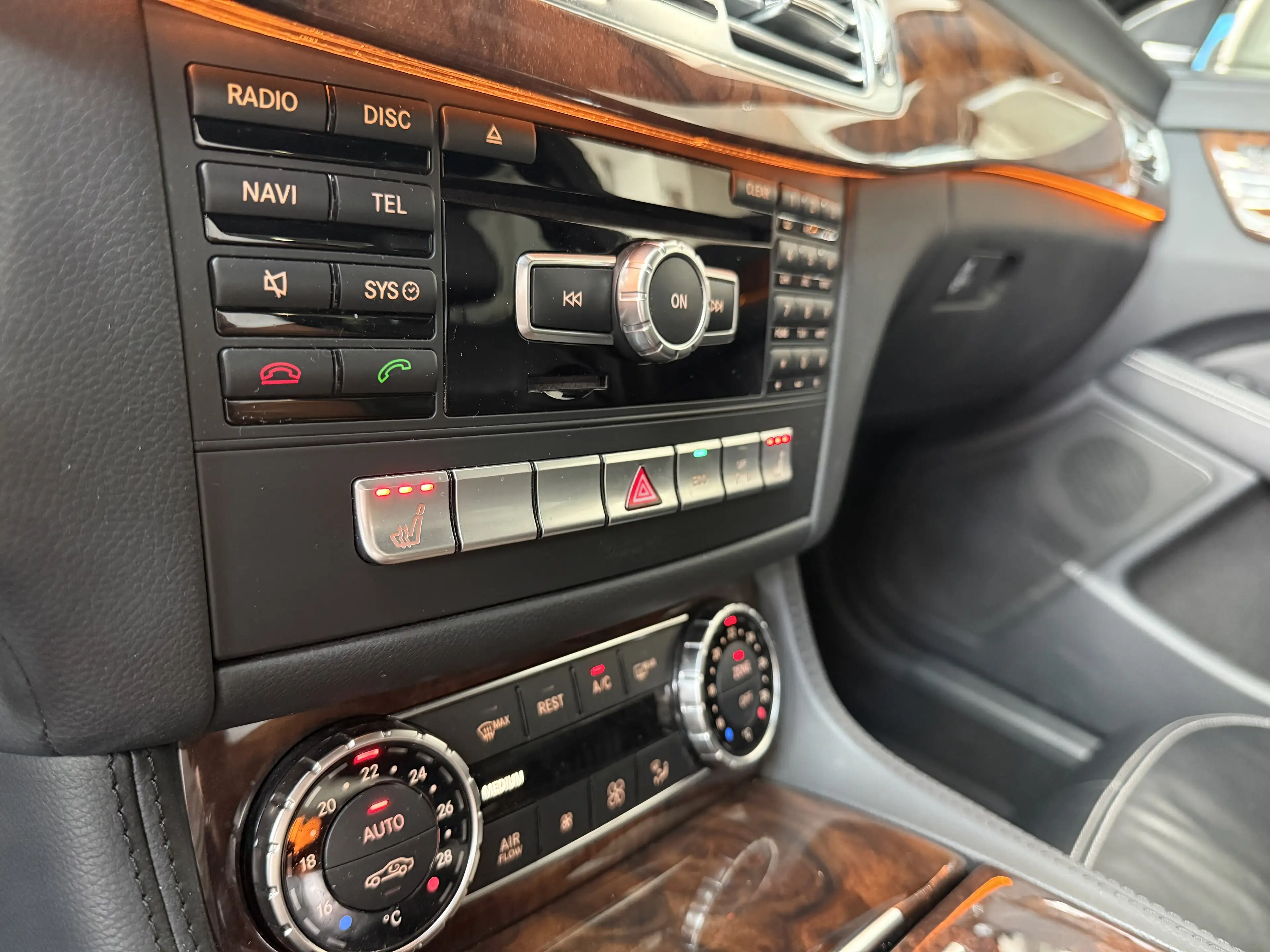 Mercedes-Benz CLS 500 CLS 500 BlueEfficiency AMG Harman Kardon Kamera Schiebedach 2-Hand — photo 13