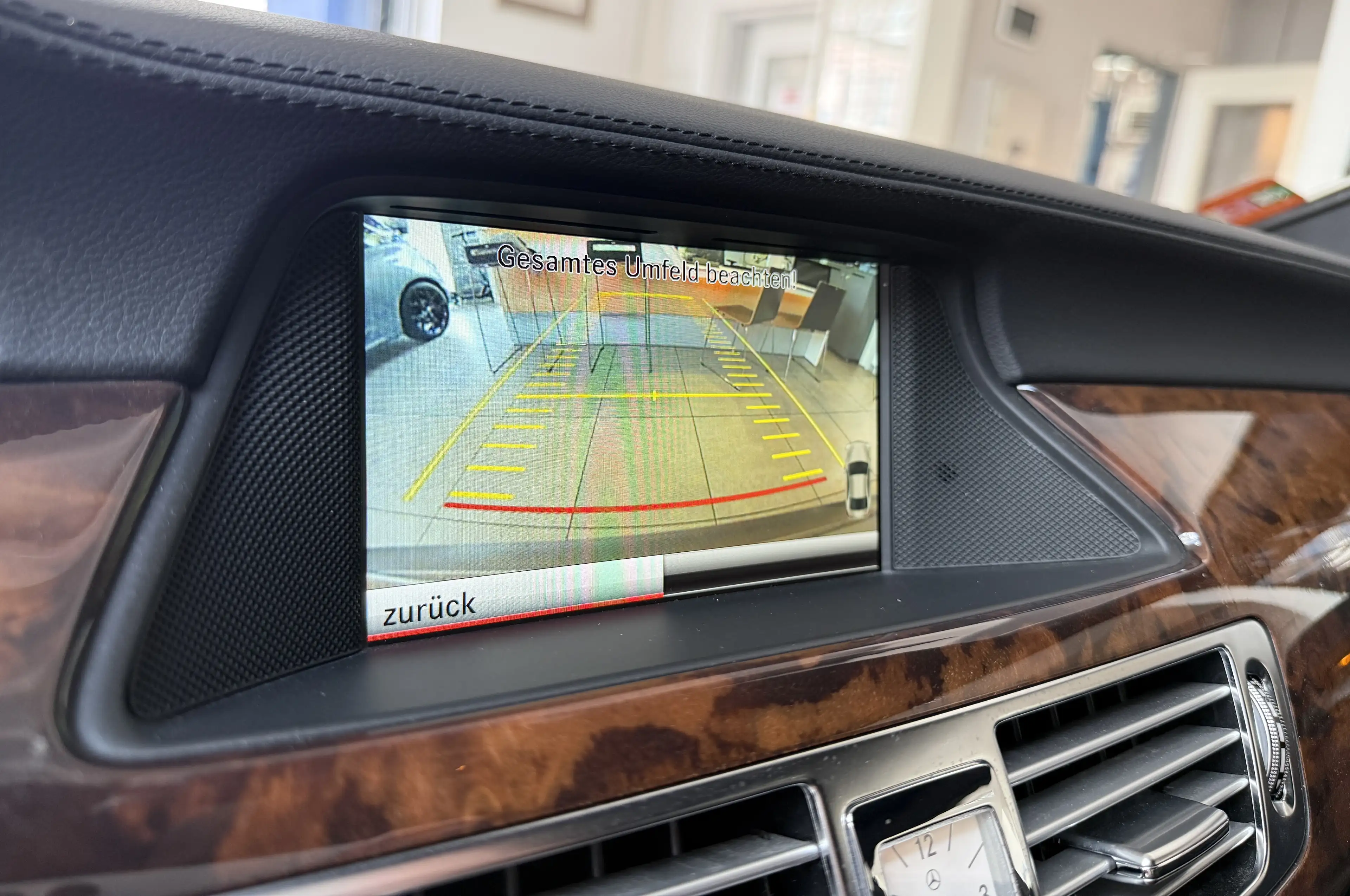 Mercedes-Benz CLS 500 CLS 500 BlueEfficiency AMG Harman Kardon Kamera Schiebedach 2-Hand — photo 12