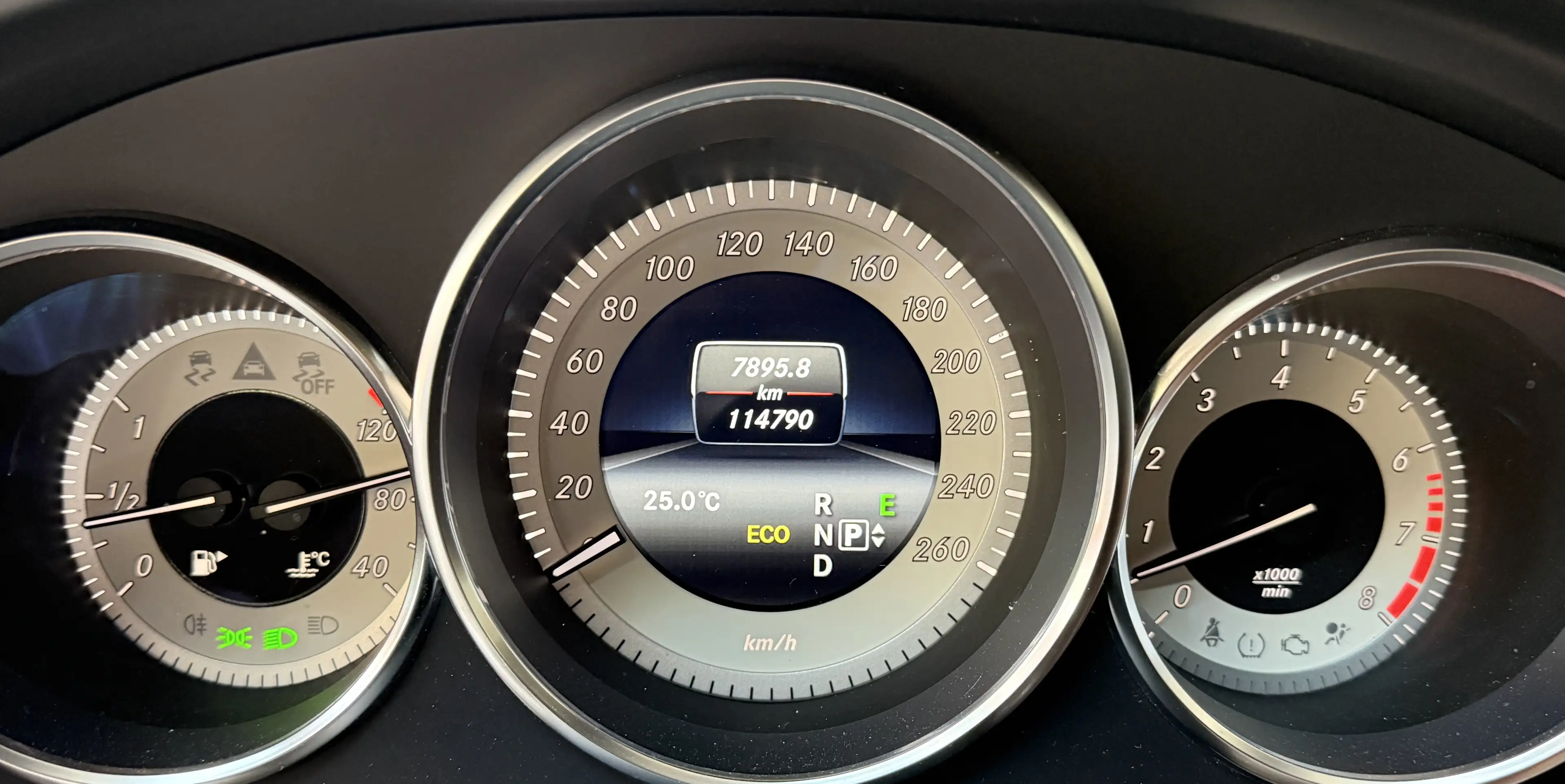 Mercedes-Benz CLS 500 CLS 500 BlueEfficiency AMG Harman Kardon Kamera Schiebedach 2-Hand — photo 7