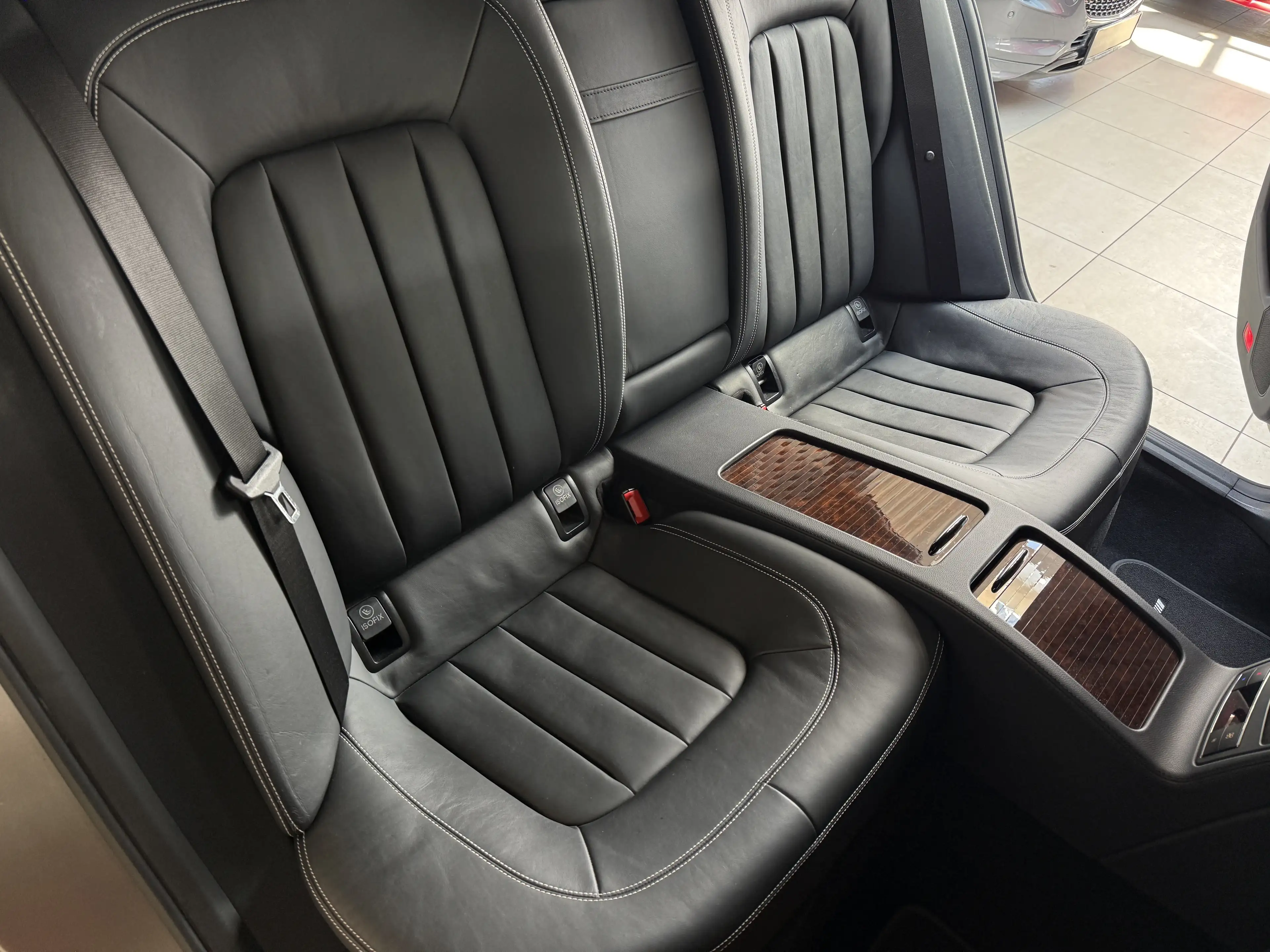 Mercedes-Benz CLS 500 CLS 500 BlueEfficiency AMG Harman Kardon Kamera Schiebedach 2-Hand — photo 9