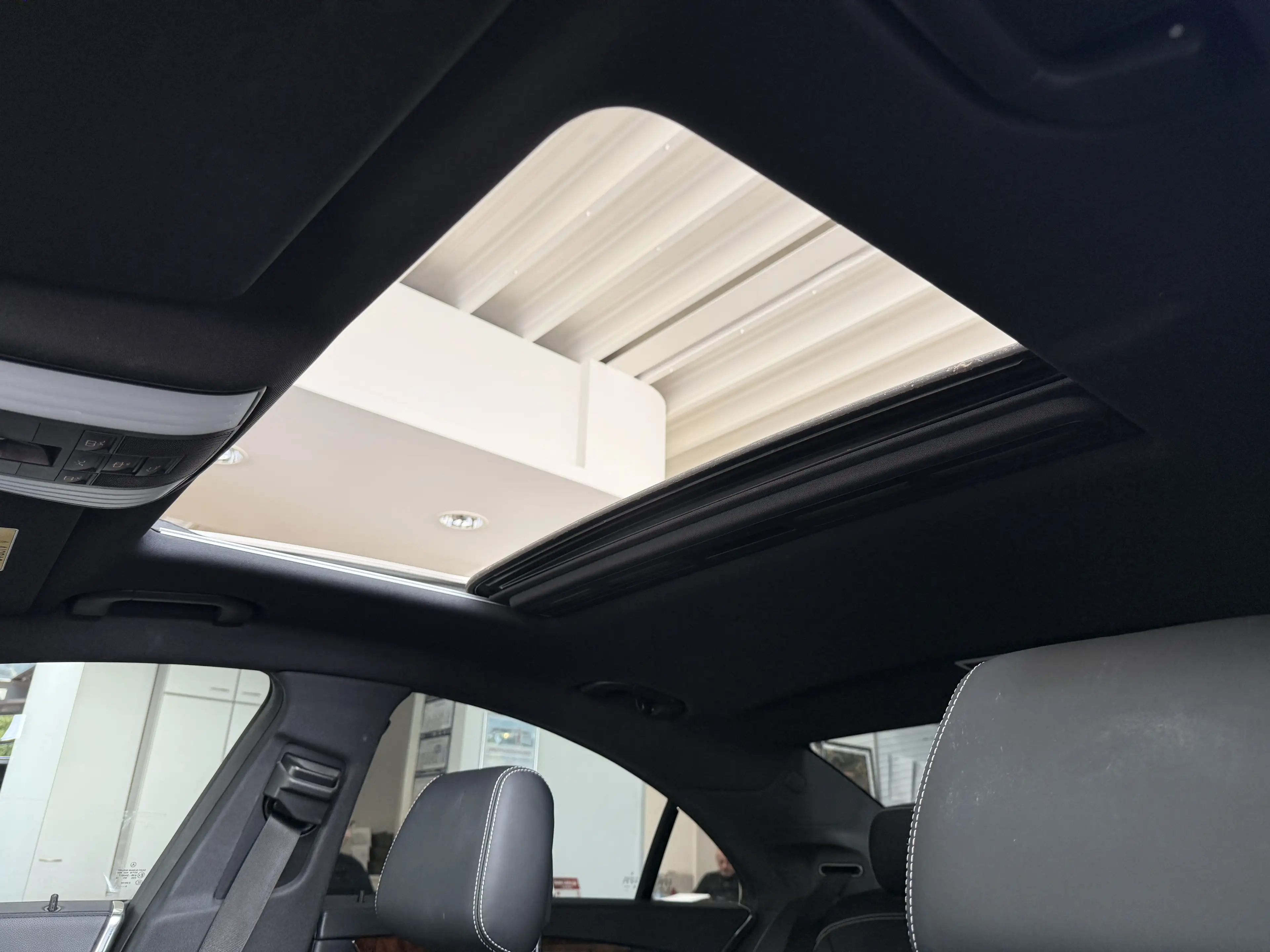 Mercedes-Benz CLS 500 CLS 500 BlueEfficiency AMG Harman Kardon Kamera Schiebedach 2-Hand — photo 15