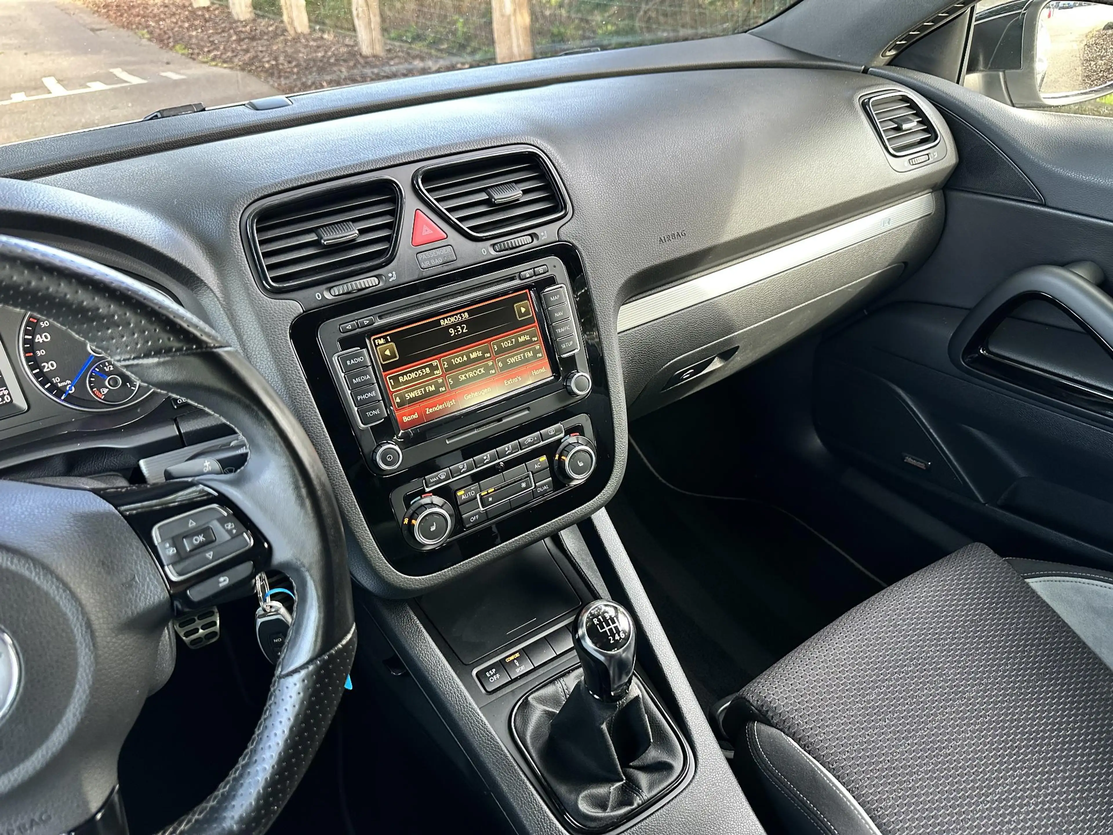 Volkswagen Scirocco 2.0 TSI R — photo 37