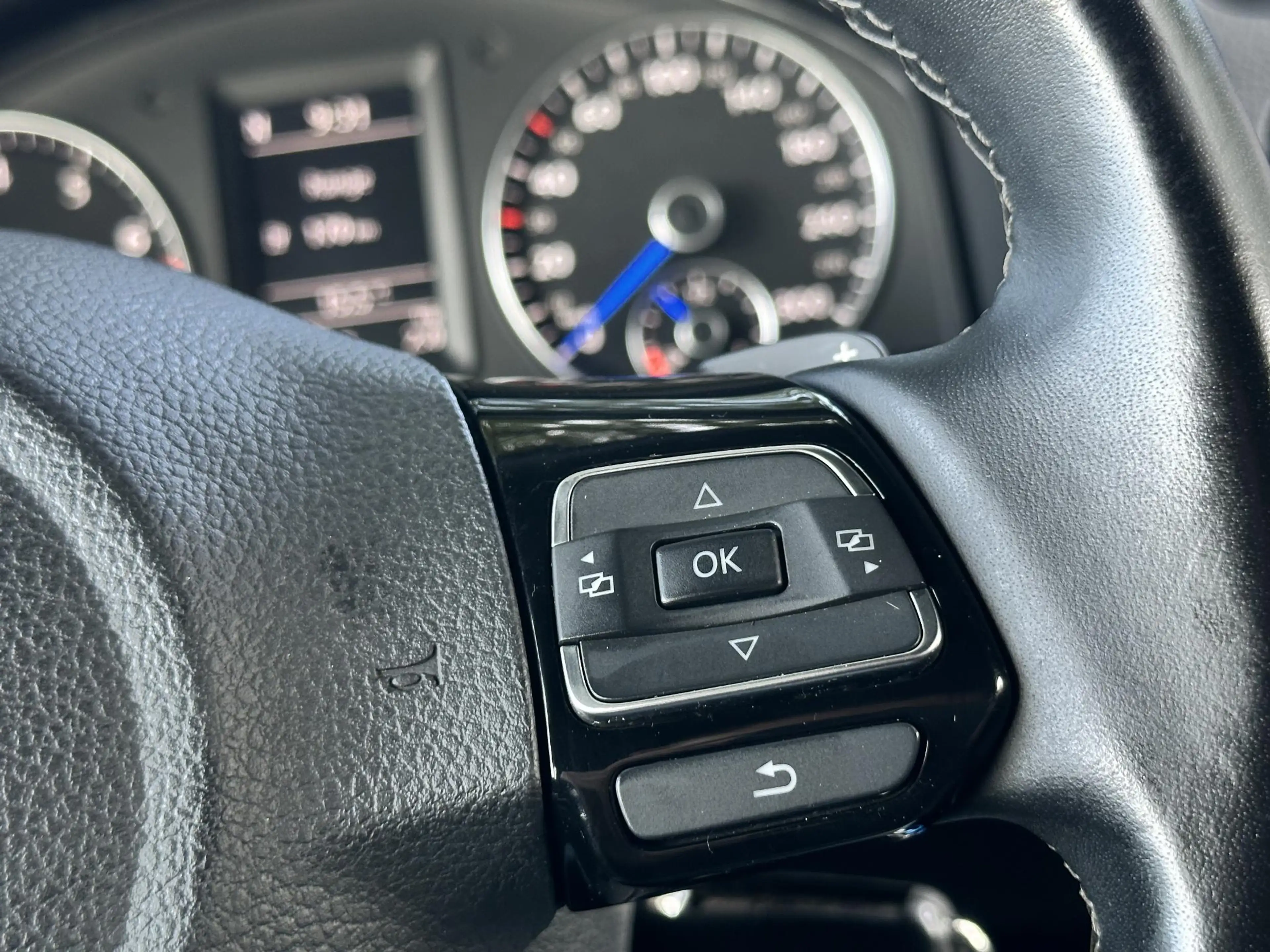 Volkswagen Scirocco 2.0 TSI R — photo 31