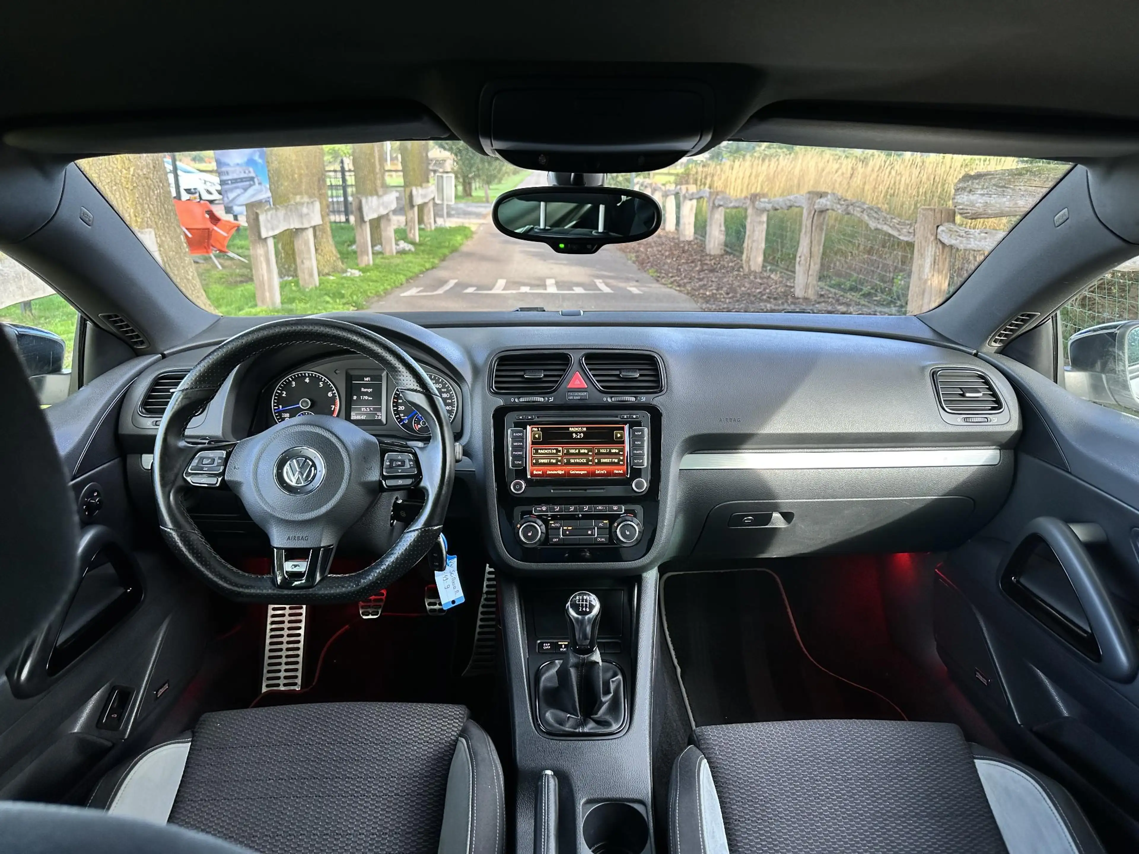 Volkswagen Scirocco 2.0 TSI R — photo 23