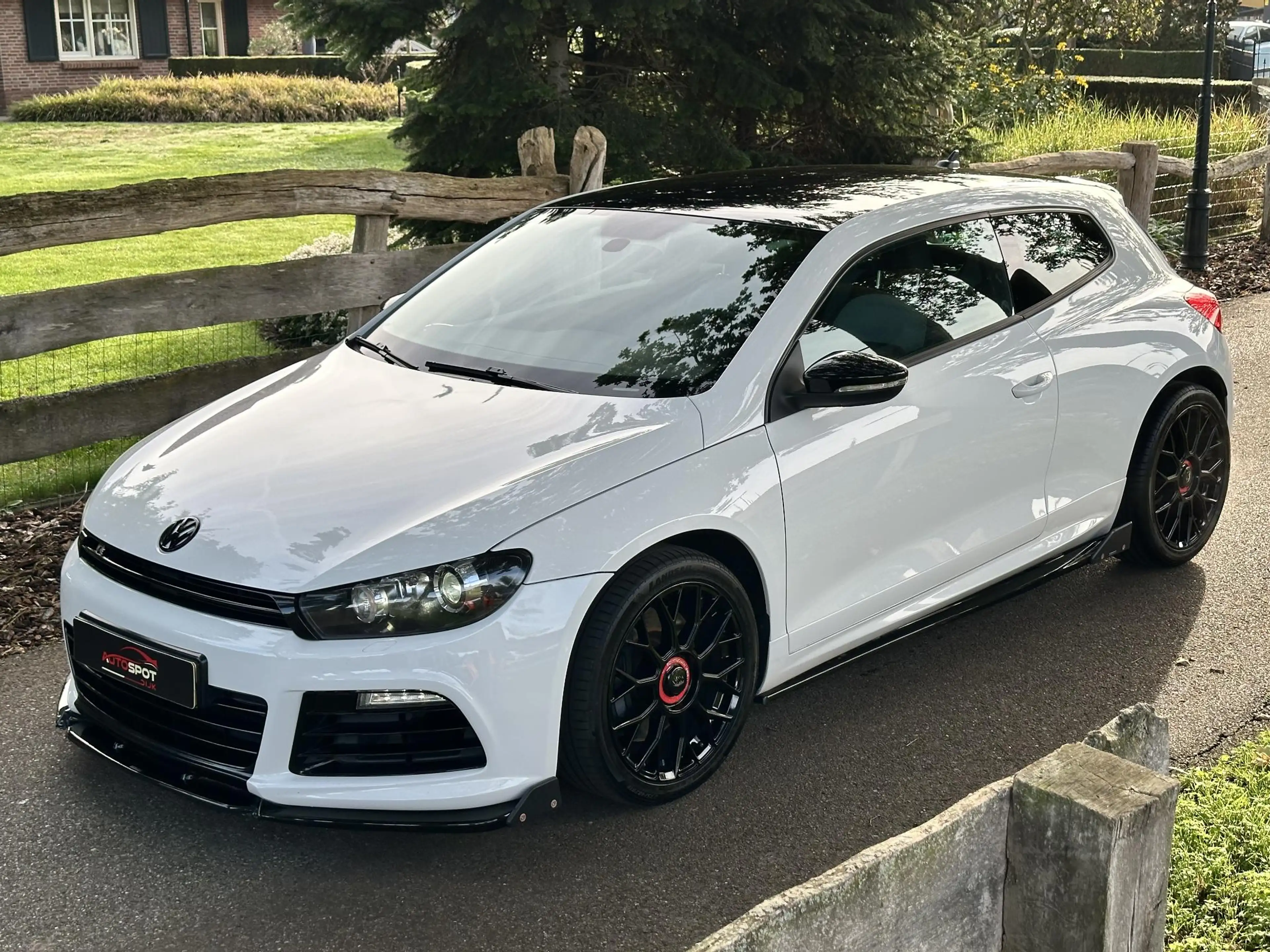 Volkswagen Scirocco 2.0 TSI R — photo 16