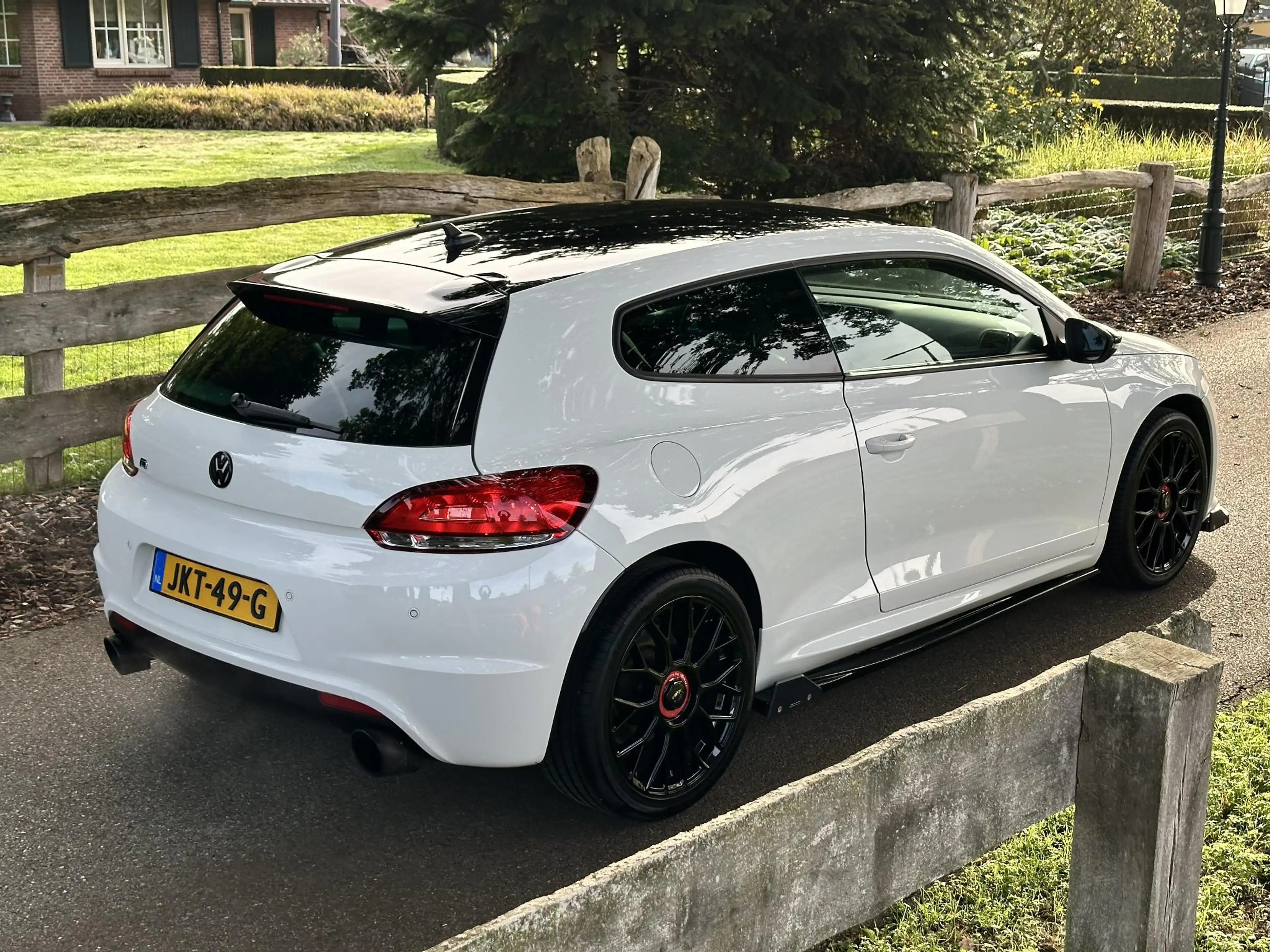 Volkswagen Scirocco 2.0 TSI R — photo 10